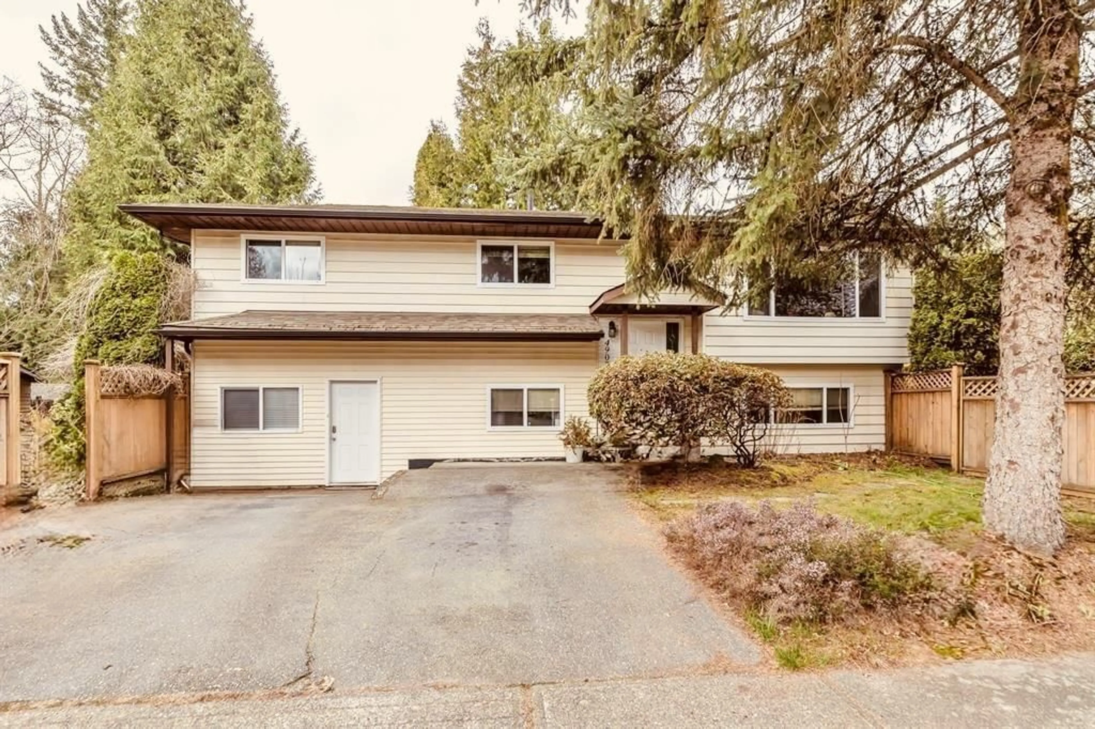 Home with vinyl exterior material, street for 4907 202A, Langley British Columbia V3A6W8