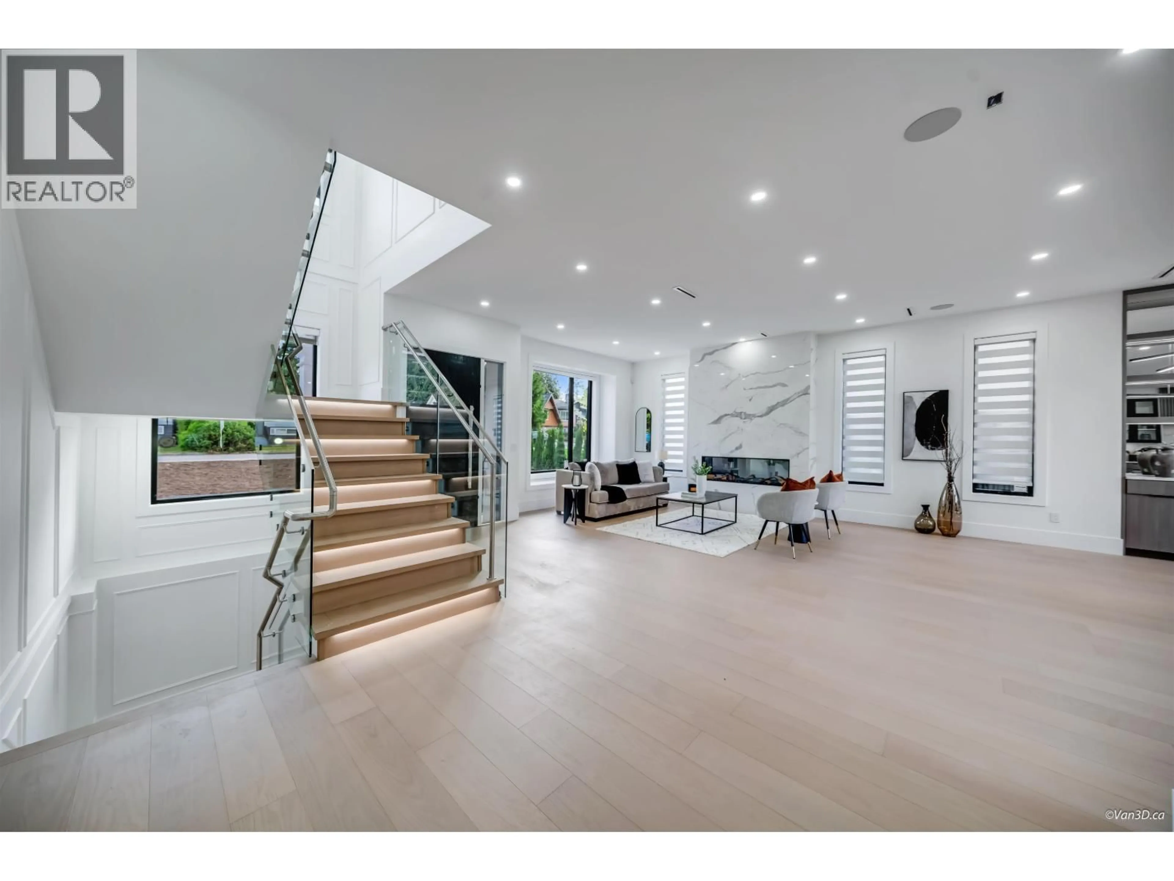 Indoor foyer for 819 CORNELL AVENUE, Coquitlam British Columbia V3J2Z3
