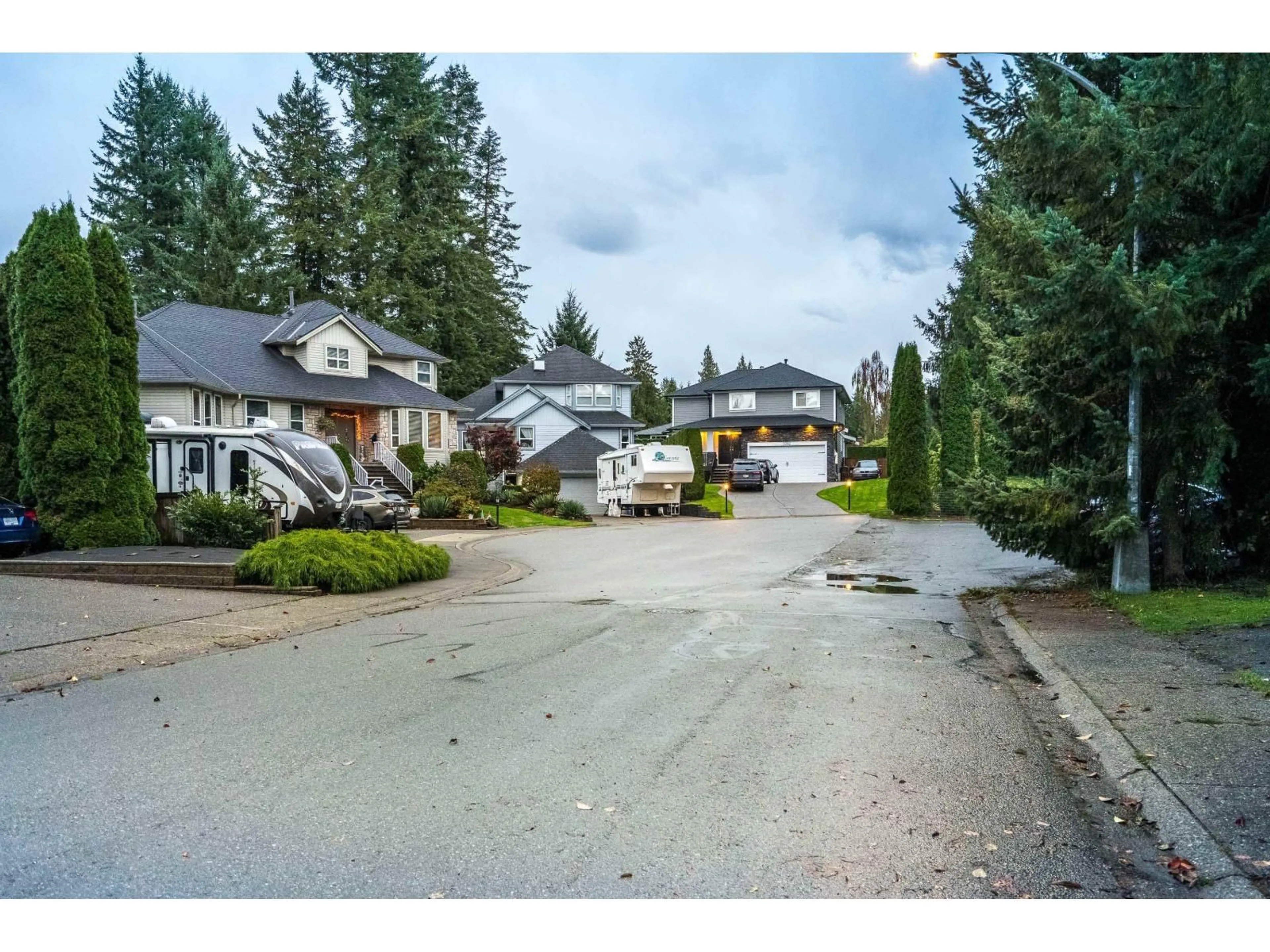 A pic from outside/outdoor area/front of a property/back of a property/a pic from drone, street for 9417 204A, Langley British Columbia V1M1Y9