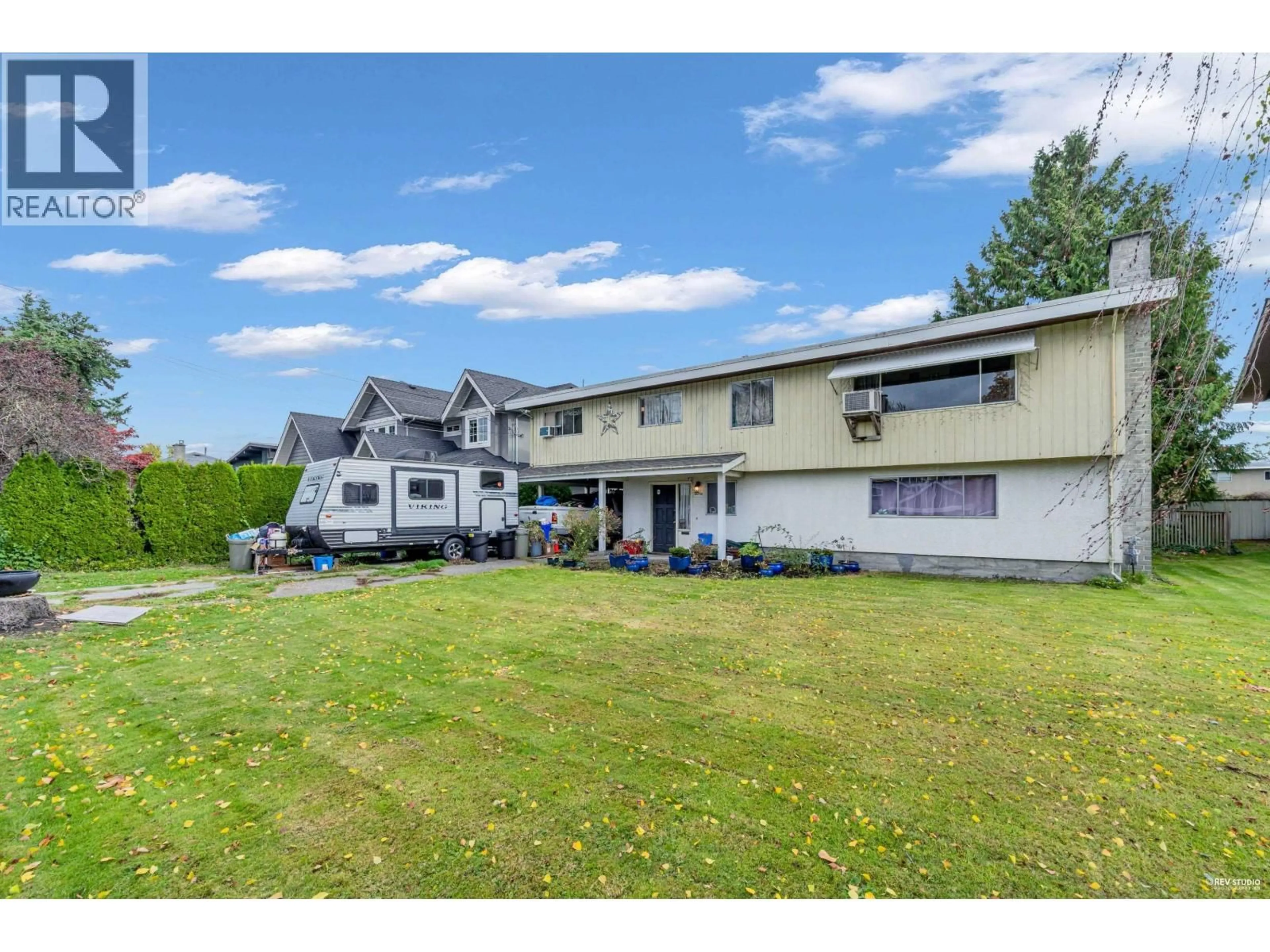 A pic from outside/outdoor area/front of a property/back of a property/a pic from drone, mountain view for 5018 57 STREET, Ladner British Columbia V4K3E9