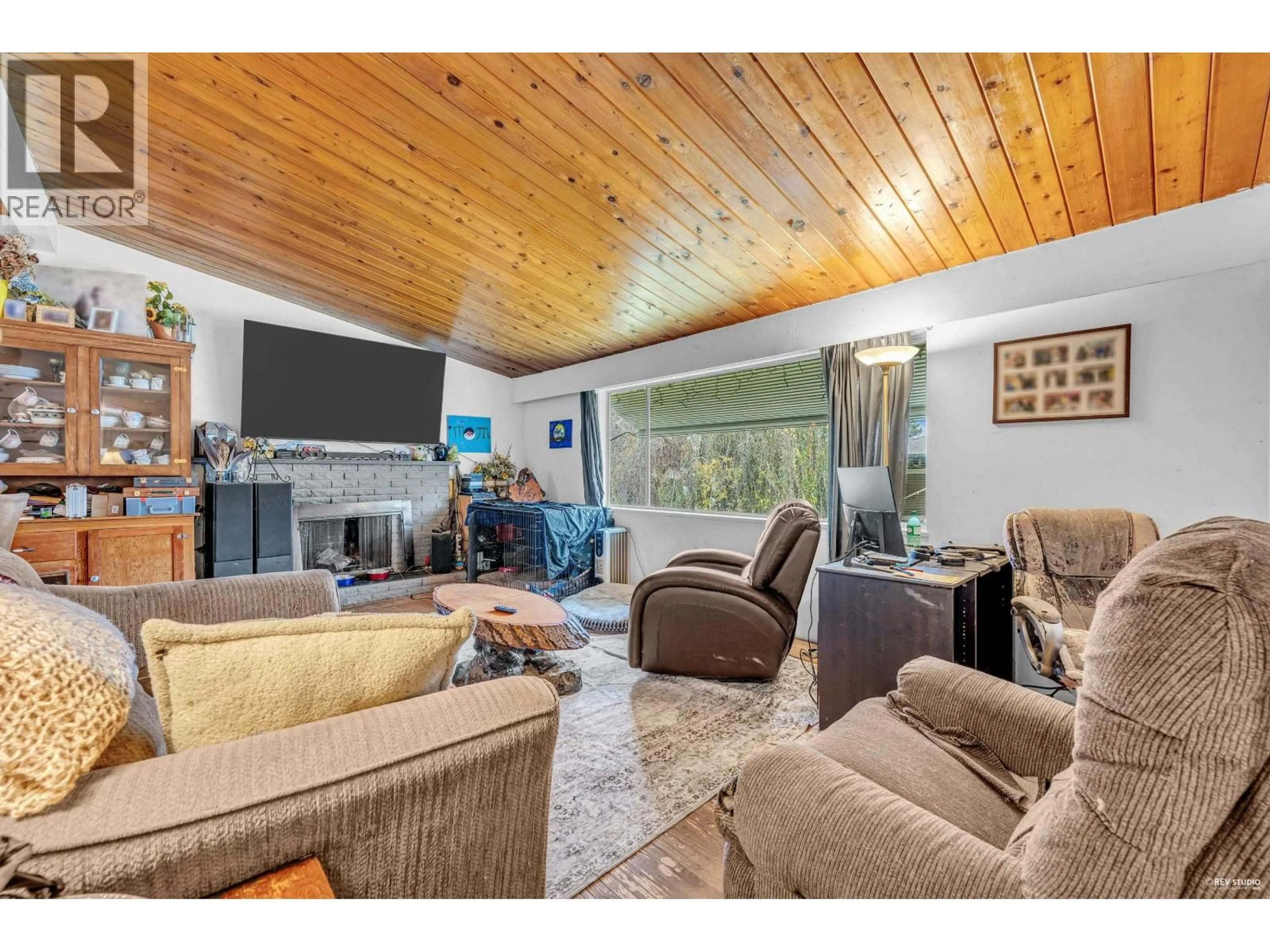 Living room with furniture, unknown for 5018 57 STREET, Ladner British Columbia V4K3E9