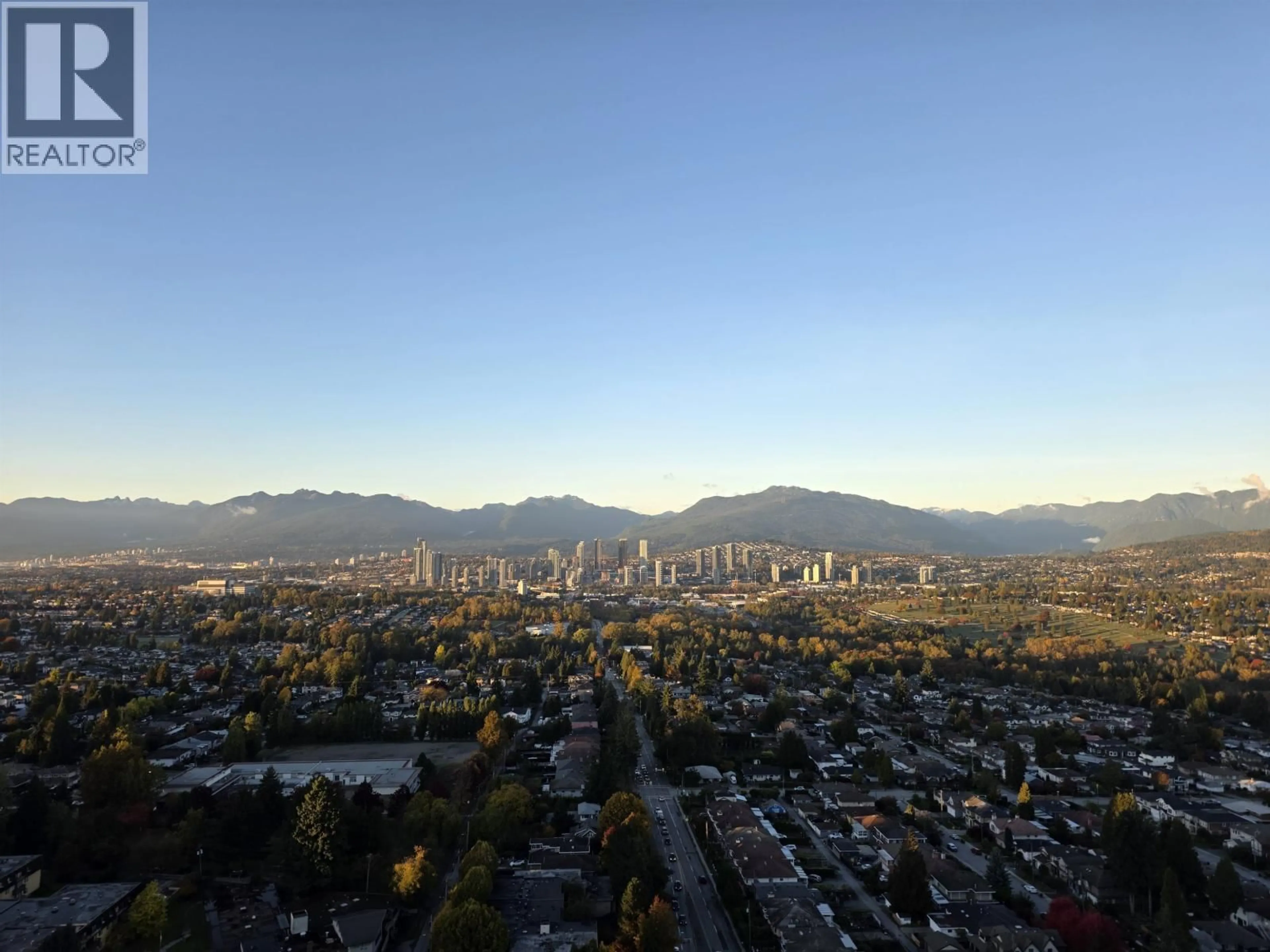 A pic from outside/outdoor area/front of a property/back of a property/a pic from drone, mountain view for 2909 - 4508 HAZEL STREET, Burnaby British Columbia V5H0E4