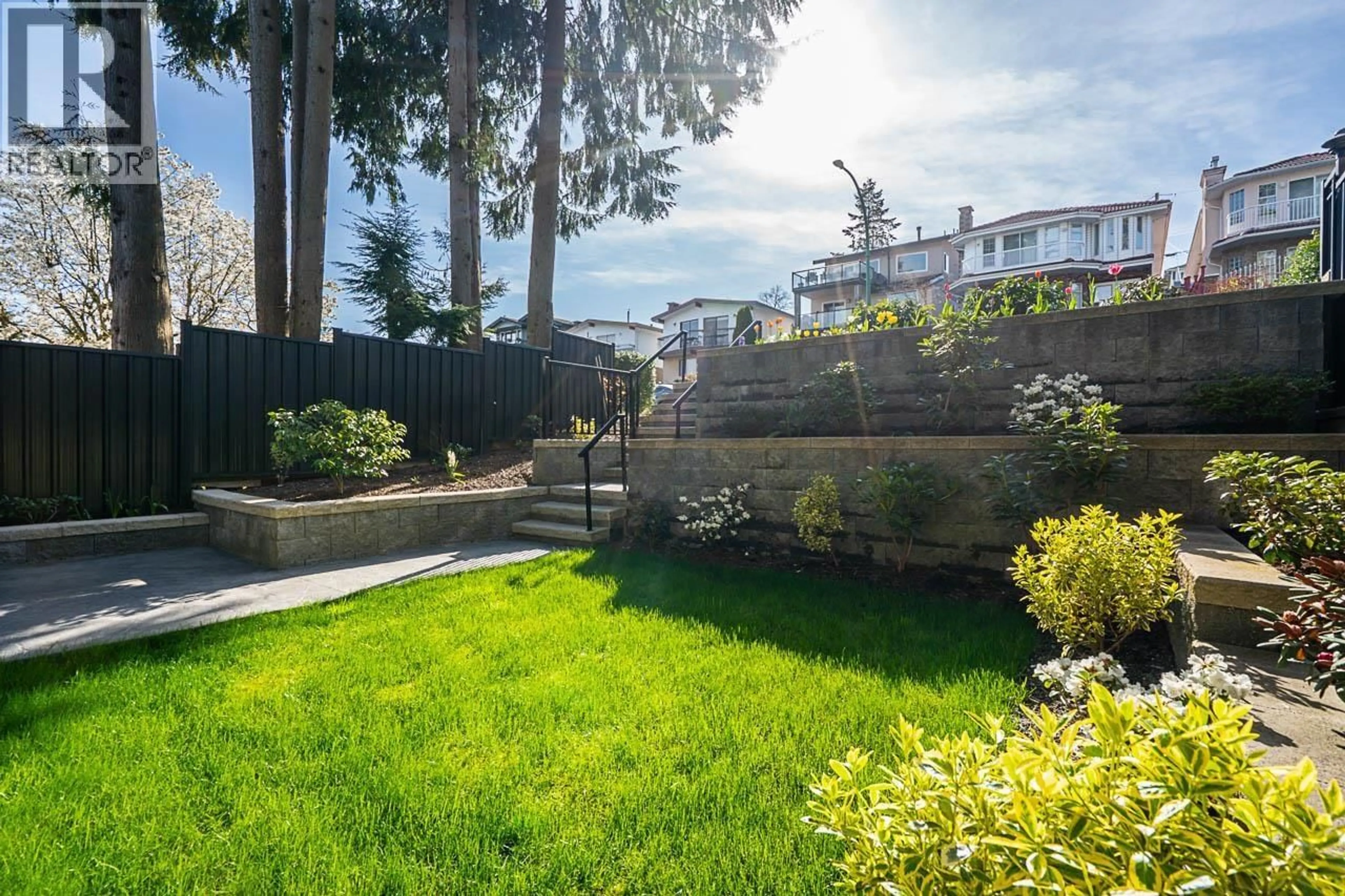 Patio, street for 26 HOLDOM AVENUE, Burnaby British Columbia V5B3T7