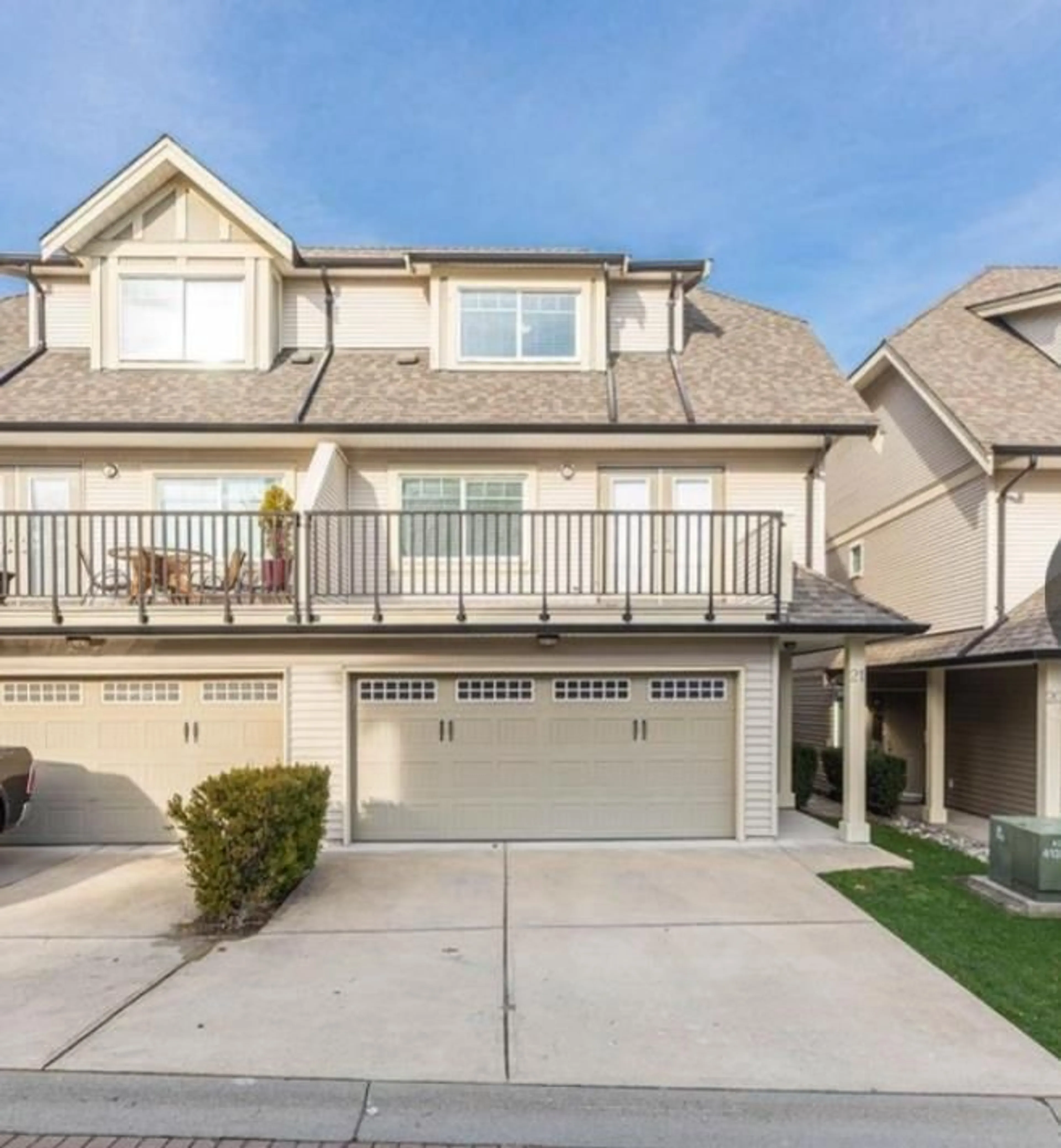 Home with vinyl exterior material, street for 21 - 8358 121A, Surrey British Columbia V3W1T6