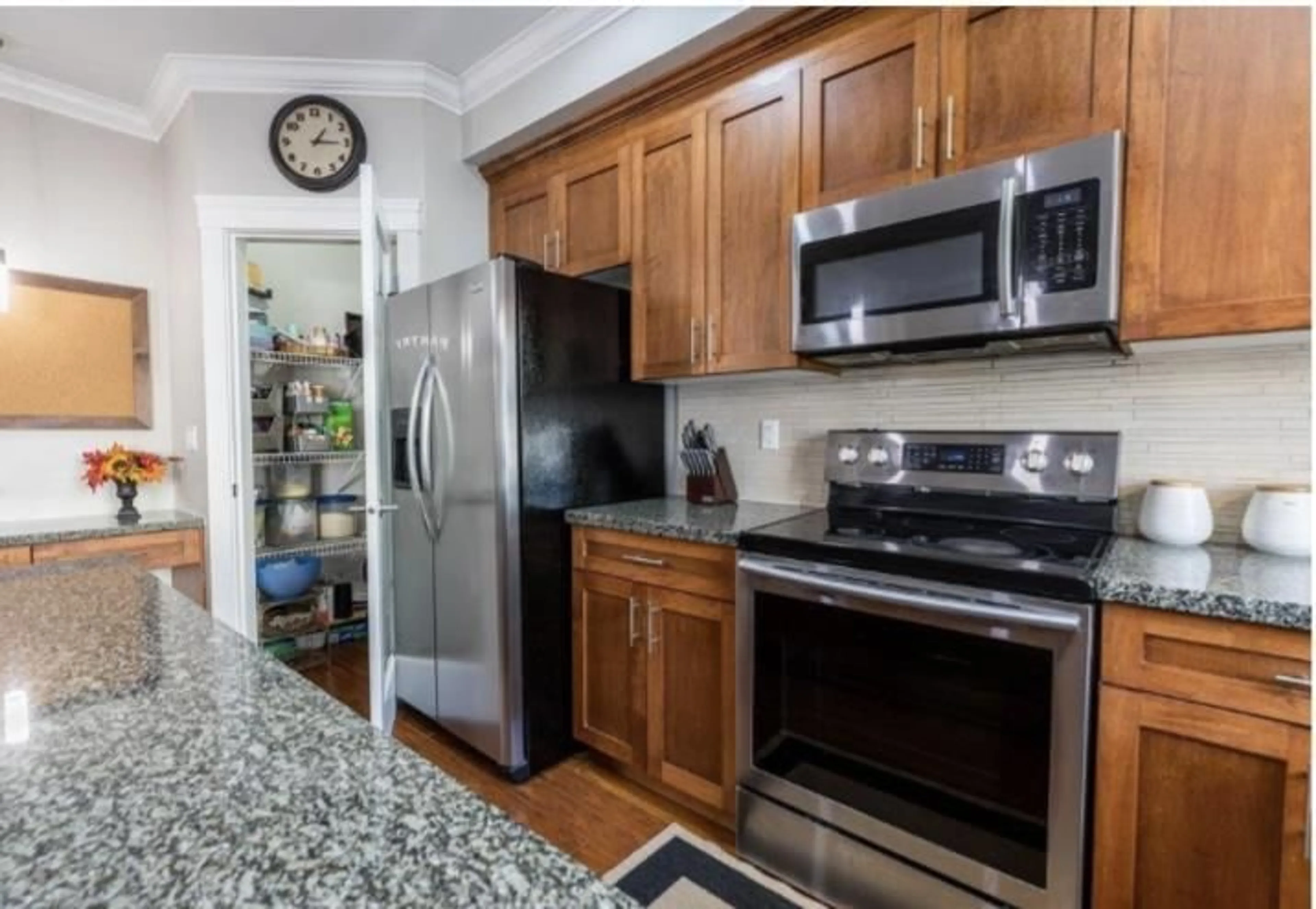 Standard kitchen, unknown for 21 - 8358 121A, Surrey British Columbia V3W1T6