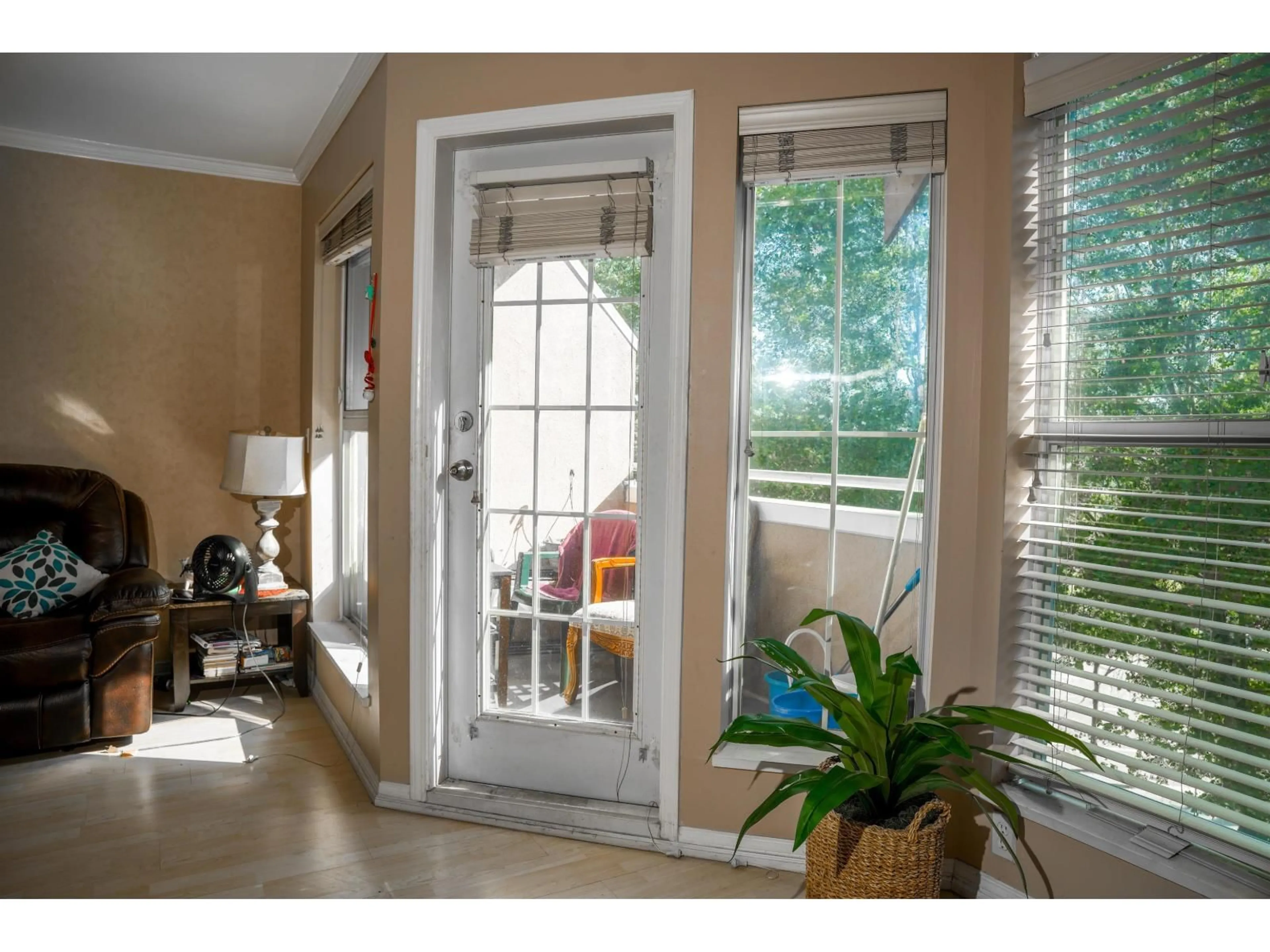 Indoor entryway for 410 - 7435 121A, Surrey British Columbia V3W0W8