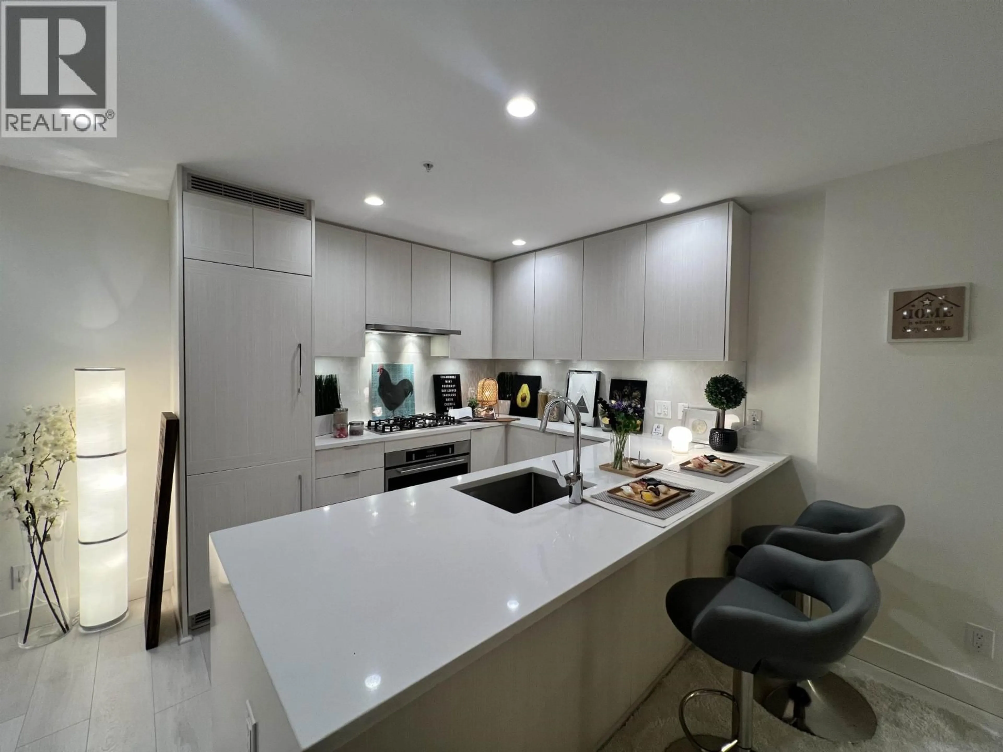 Contemporary kitchen, unknown for 601 - 5051 IMPERIAL STREET, Burnaby British Columbia V5J0J3