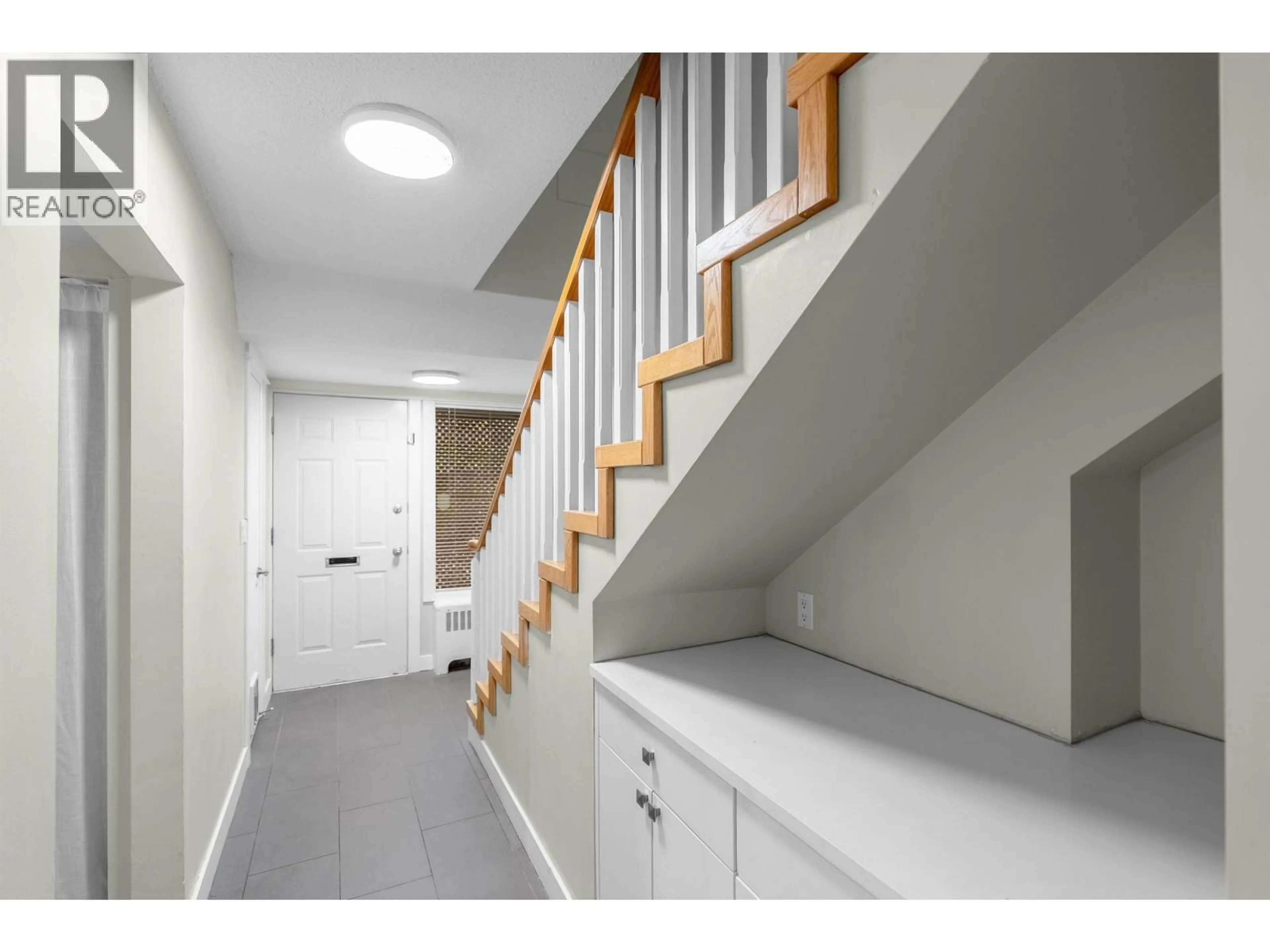 Stairs for 2645 WESTVIEW DRIVE, North Vancouver British Columbia V7N3X1