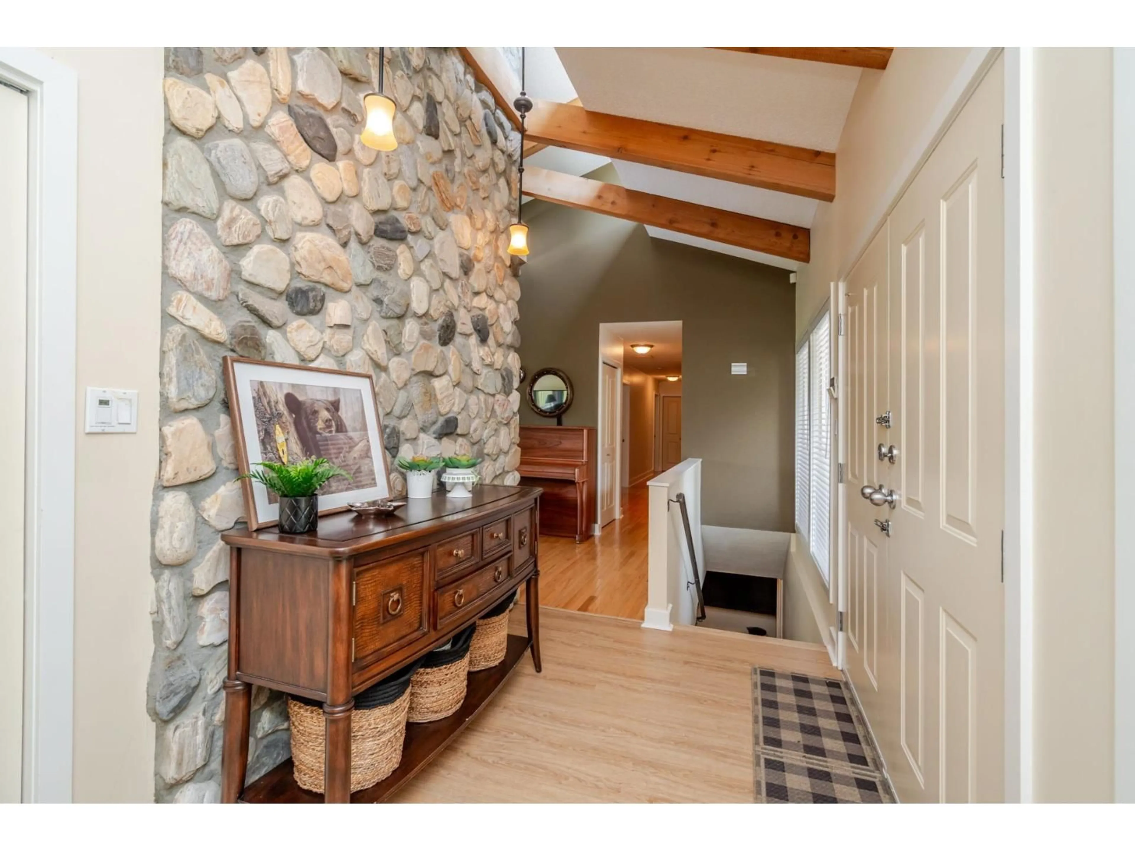 Indoor entryway for 32923 CLAYBURN, Abbotsford British Columbia V4X1W7