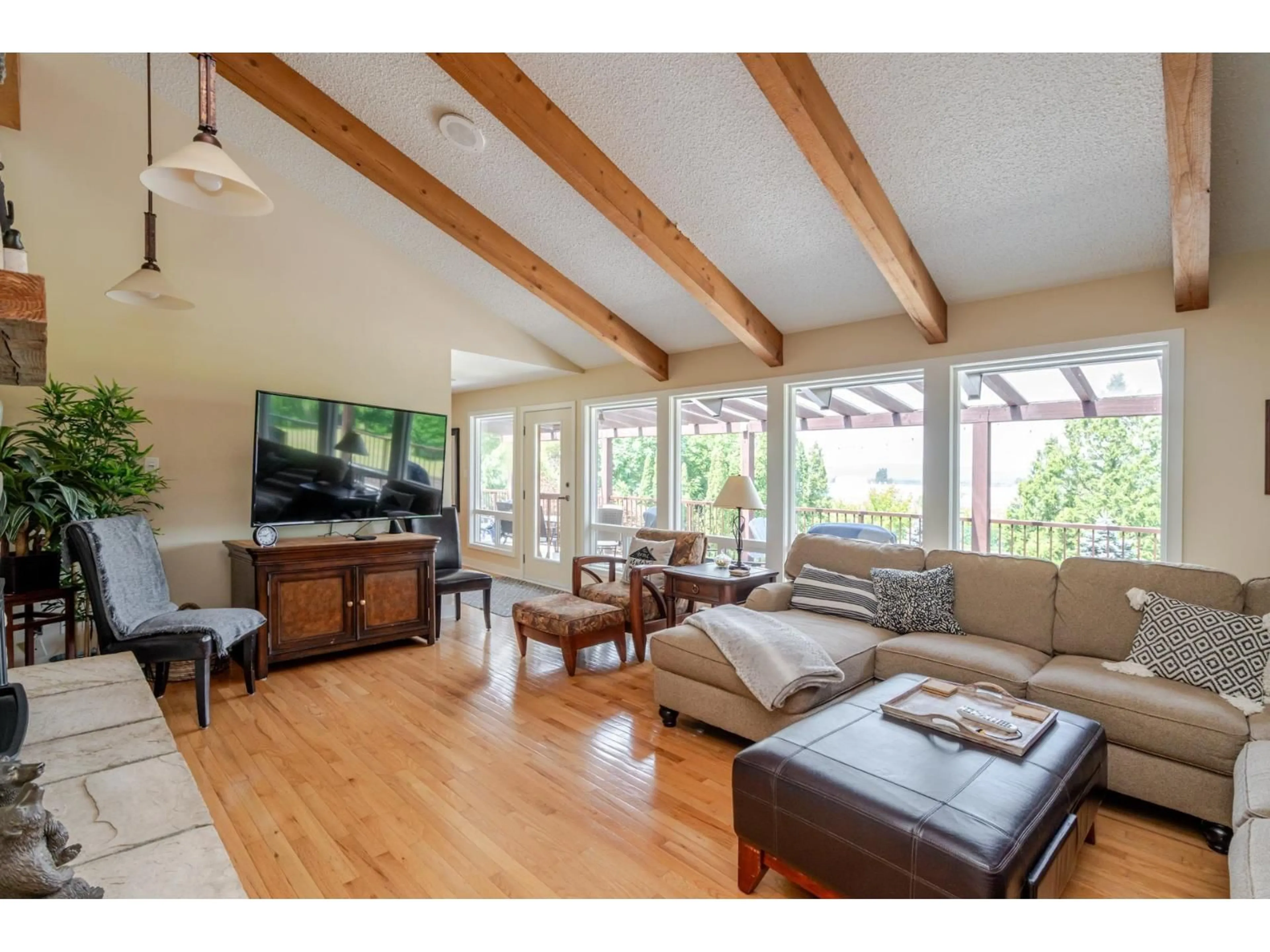 Living room with furniture, wood/laminate floor for 32923 CLAYBURN, Abbotsford British Columbia V4X1W7