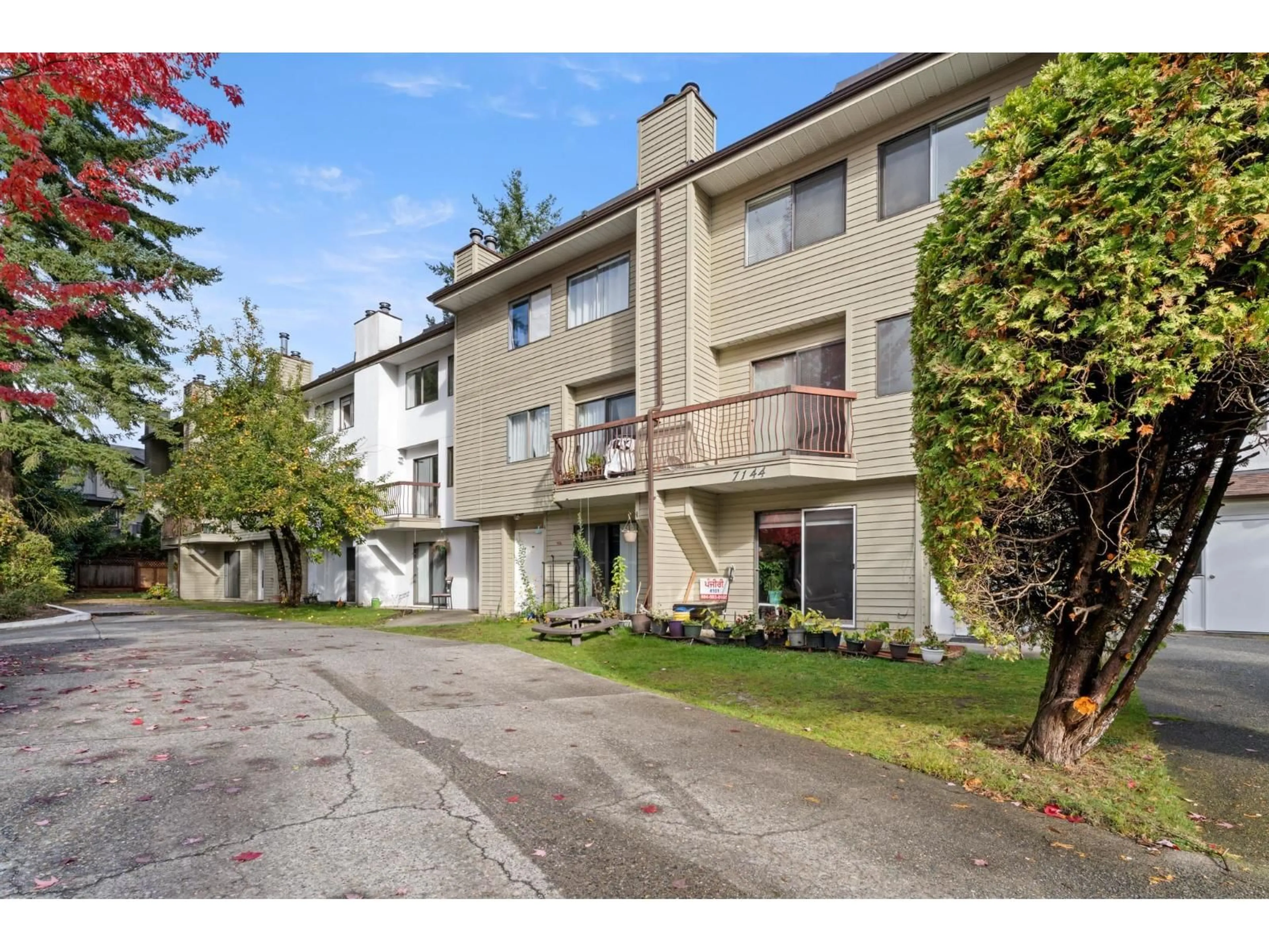 Patio, street for 208 - 7144 133B, Surrey British Columbia V3W8A4