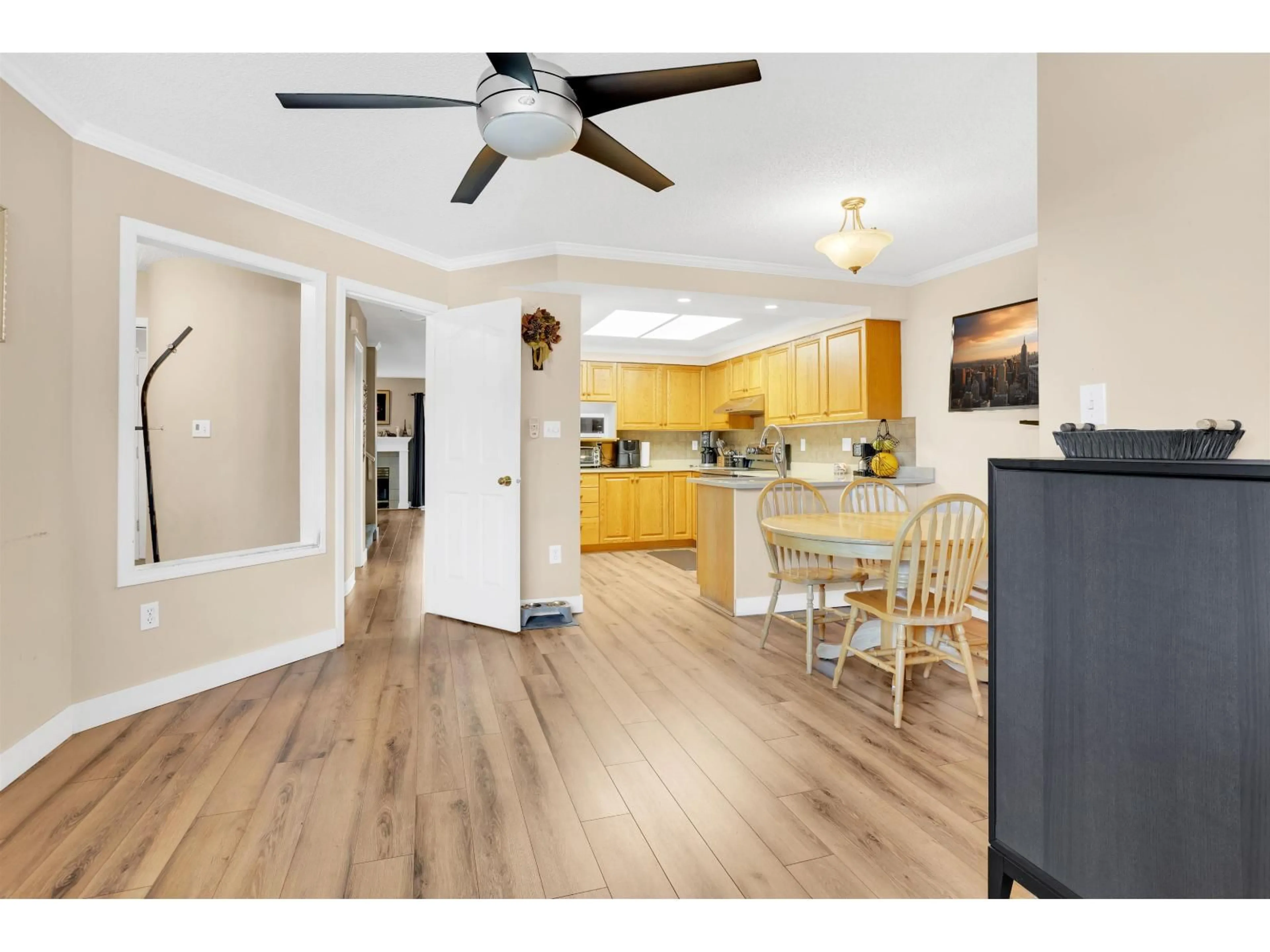 Open concept kitchen, wood/laminate floor for 6475 121 A, Surrey British Columbia V3W0Y4