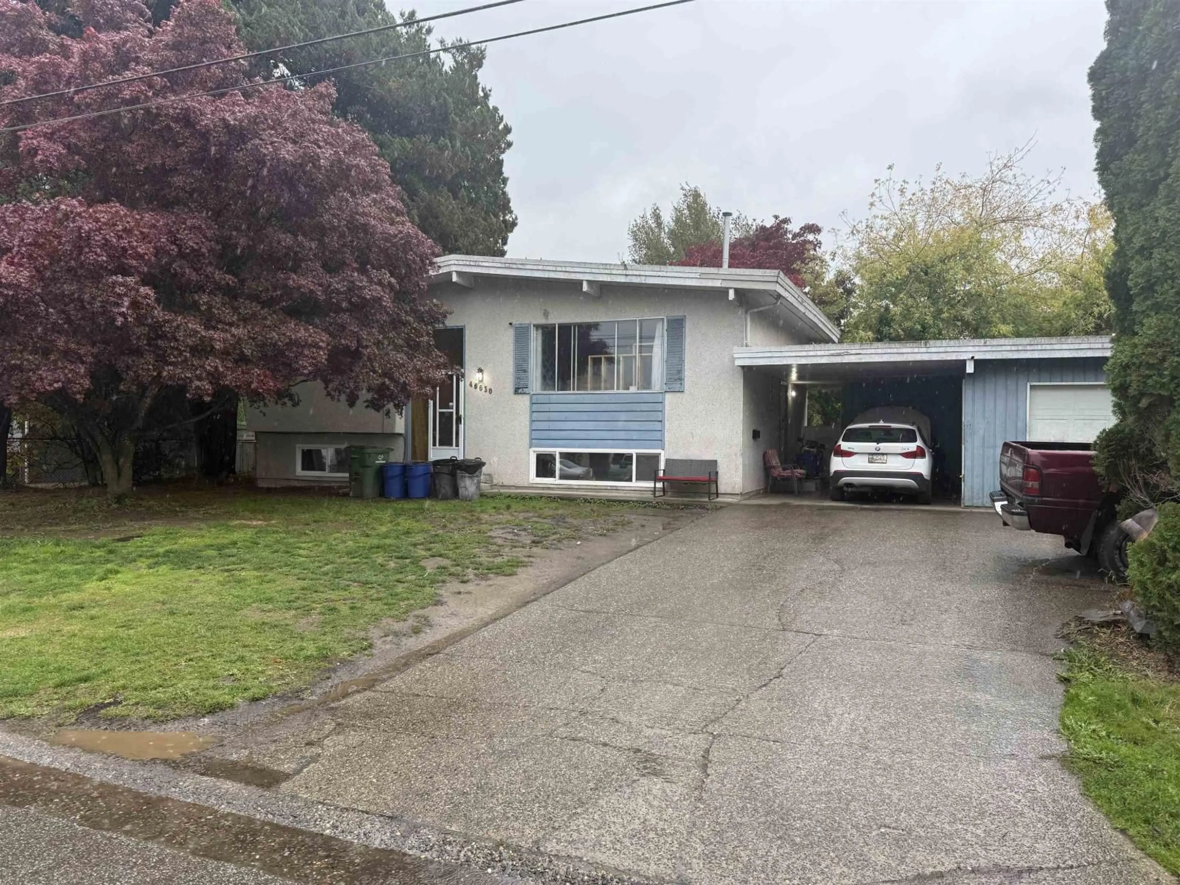 A pic from outside/outdoor area/front of a property/back of a property/a pic from drone, street for 46630 EMERALD DRIVE, Chilliwack British Columbia V2P3V3