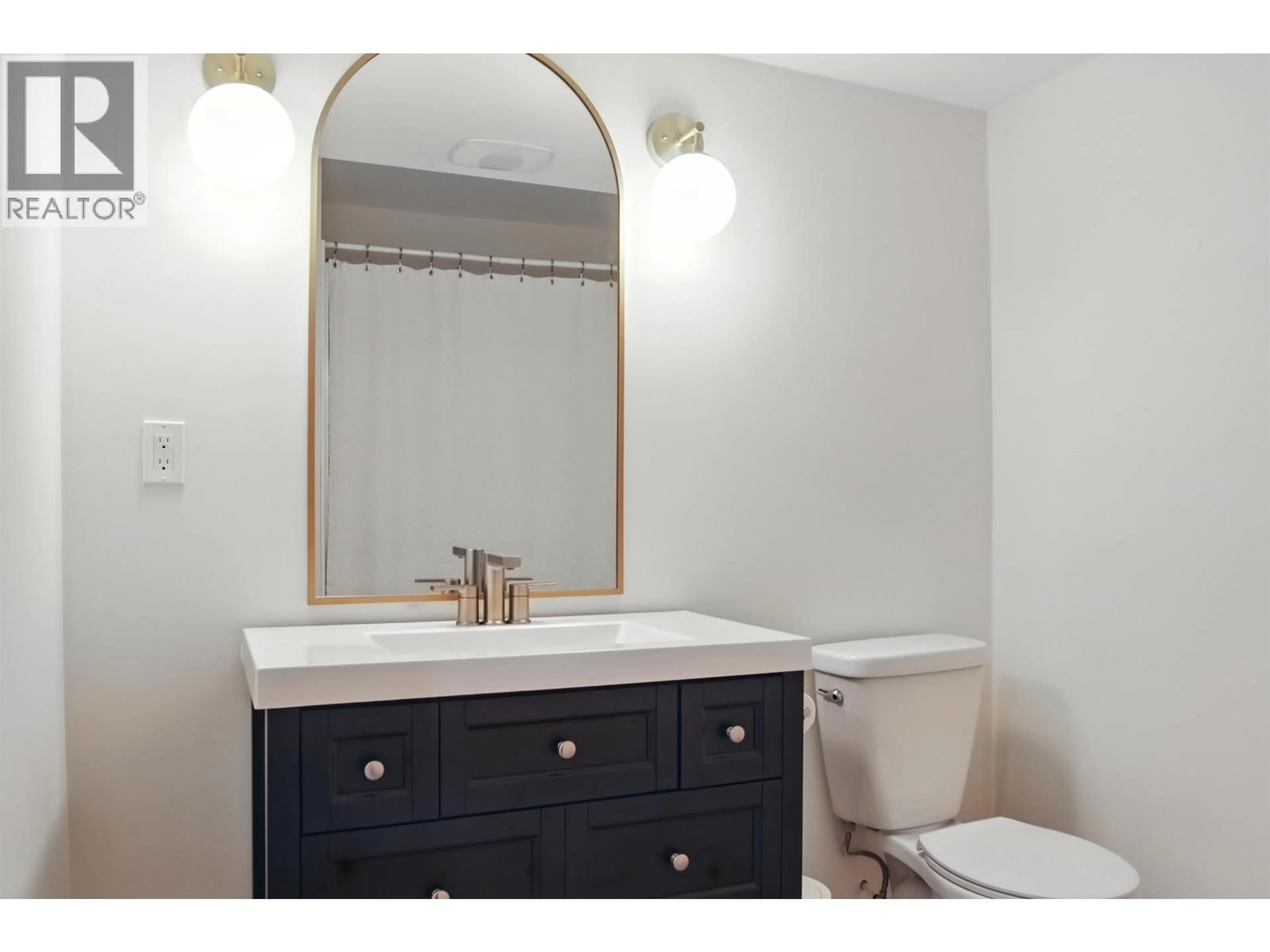 Standard bathroom, ceramic/tile floor for 2167 BLUFF VIEW DRIVE, Williams Lake British Columbia V2G5G1