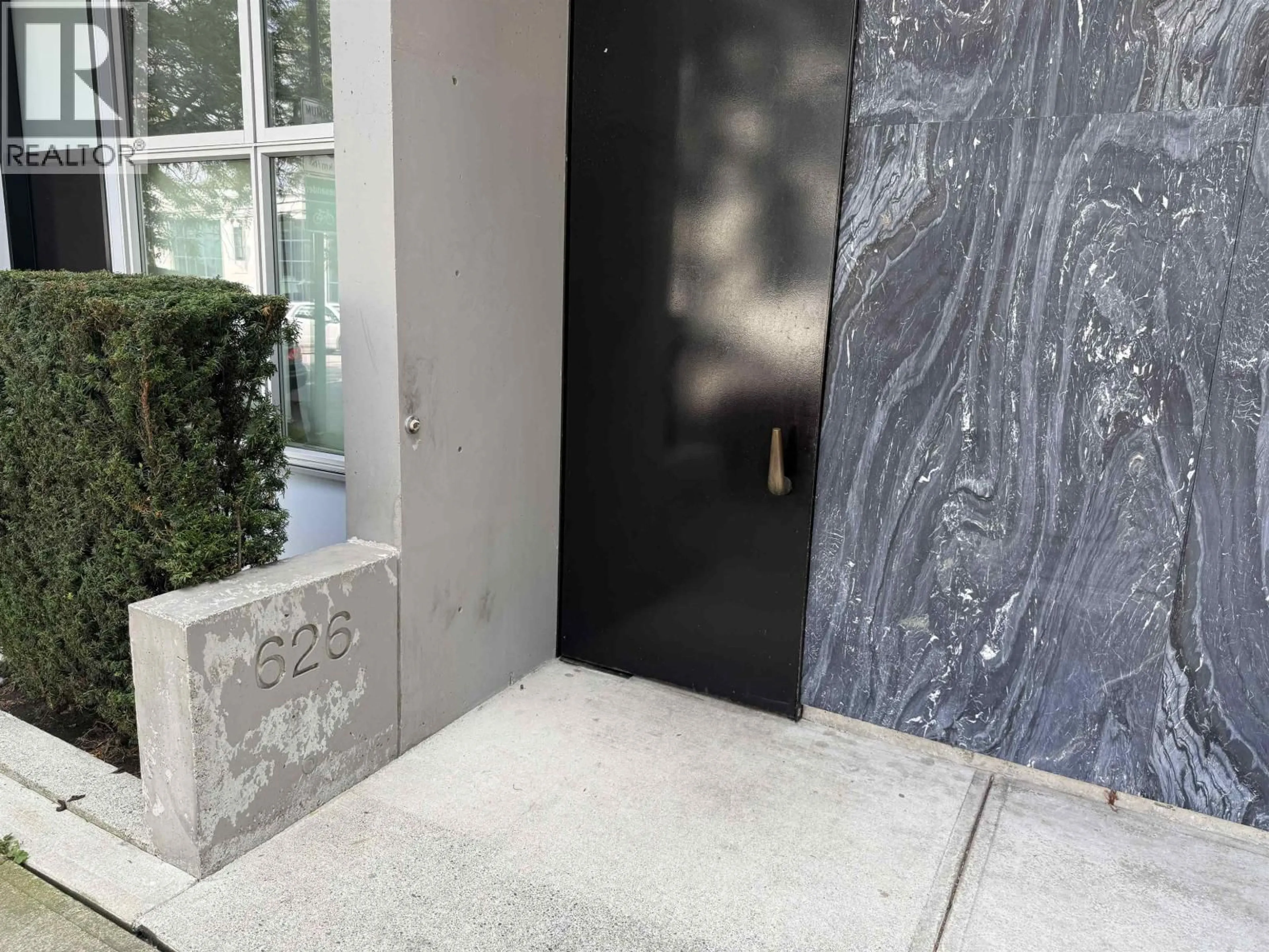Indoor entryway for 208 - 626 ALEXANDER STREET, Vancouver British Columbia V6A1C9