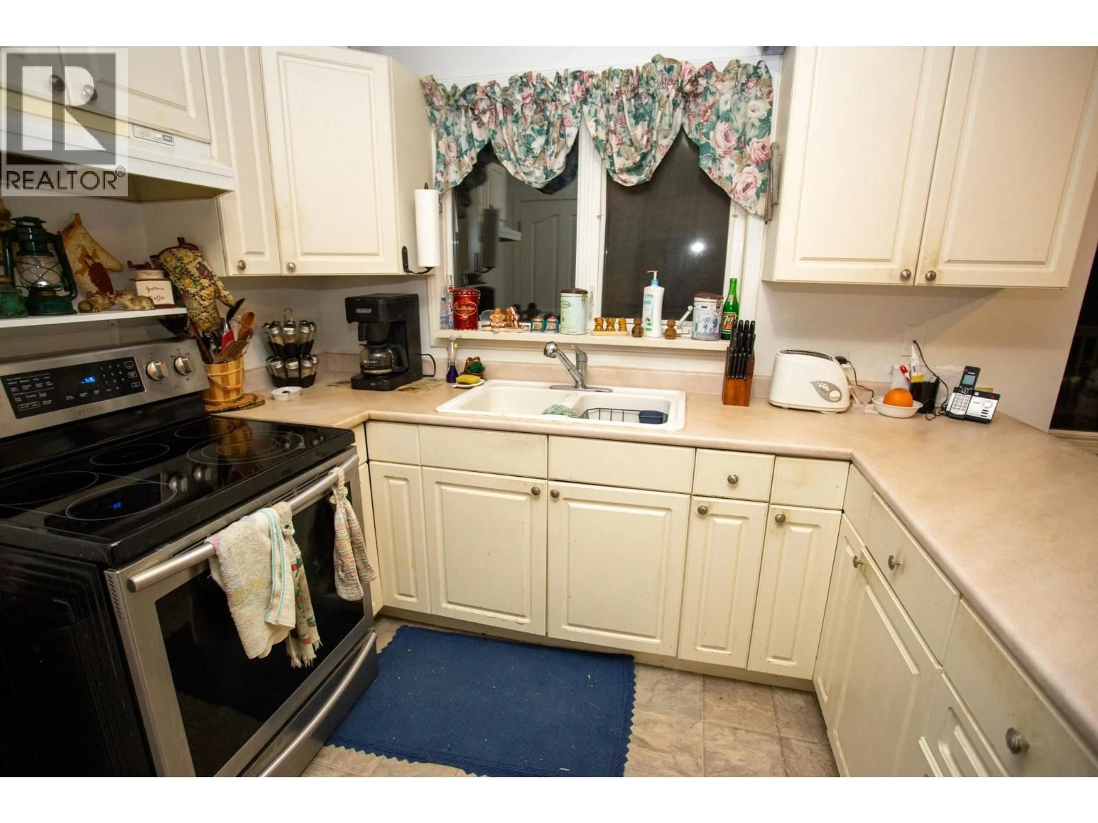 Standard kitchen, unknown for 389 LYON STREET, Prince George British Columbia V2M3K9