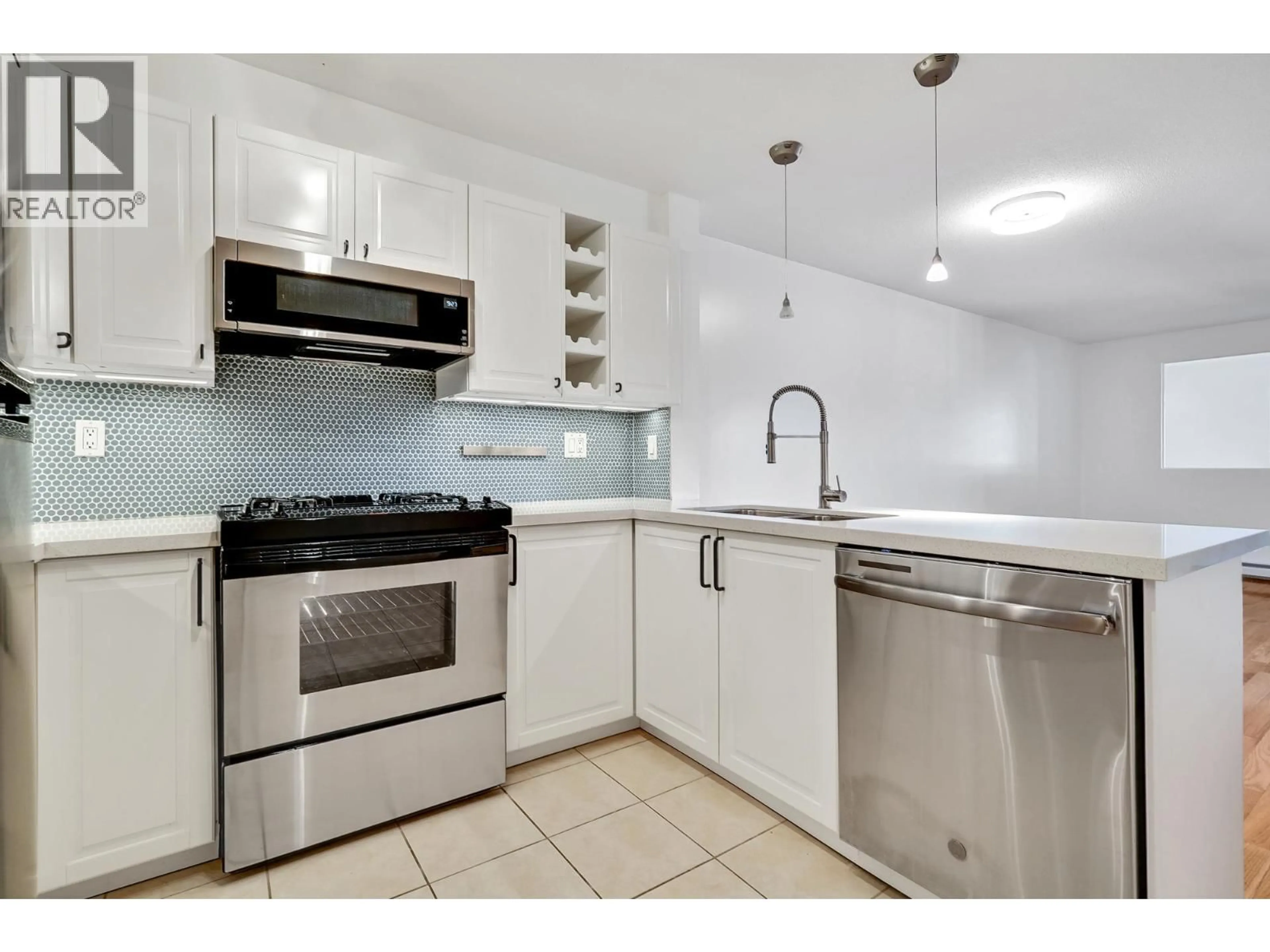 Standard kitchen, ceramic/tile floor for 302 - 2741 HASTINGS STREET, Vancouver British Columbia V5K1Z8