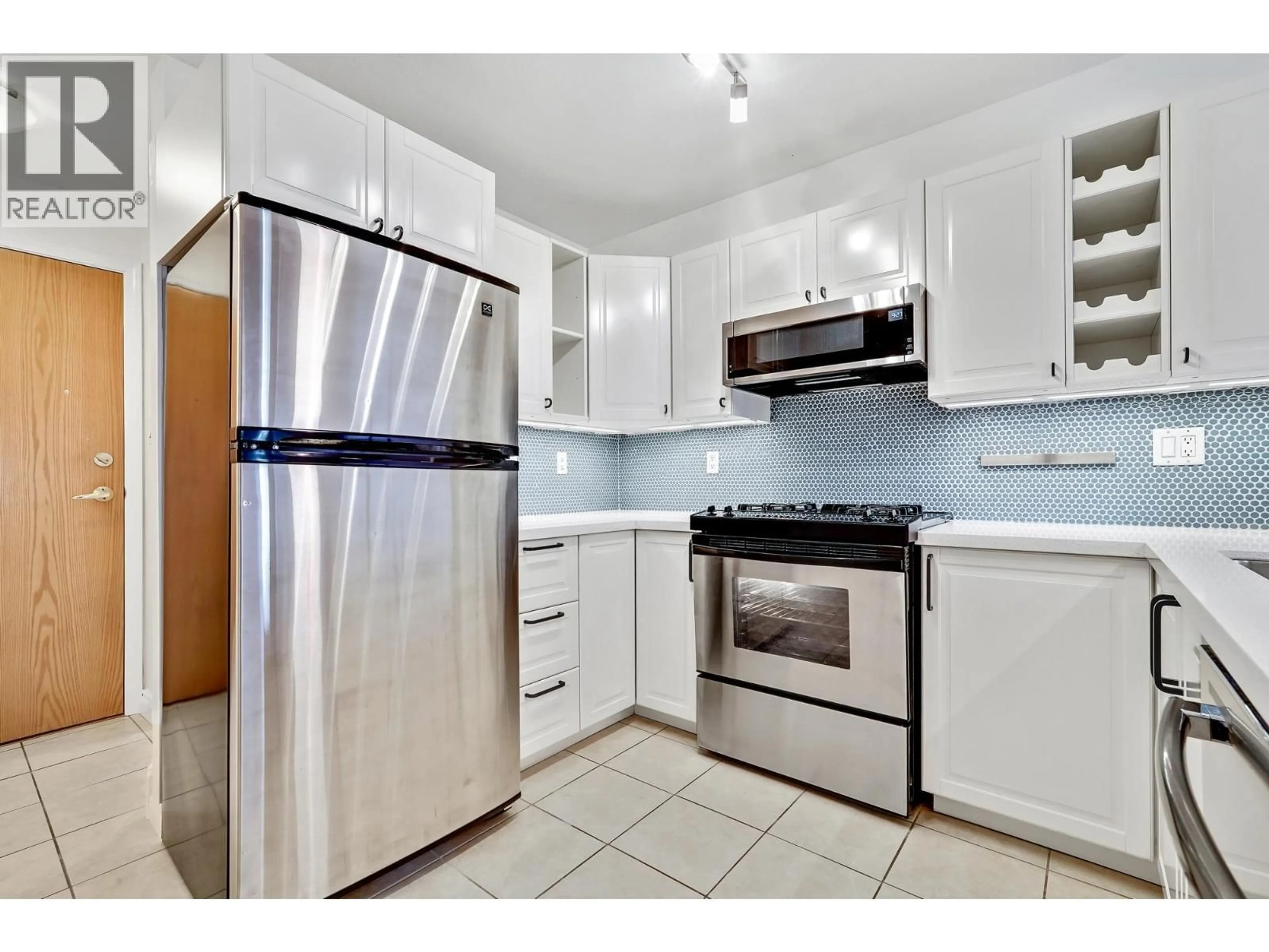 Standard kitchen, unknown for 302 - 2741 HASTINGS STREET, Vancouver British Columbia V5K1Z8