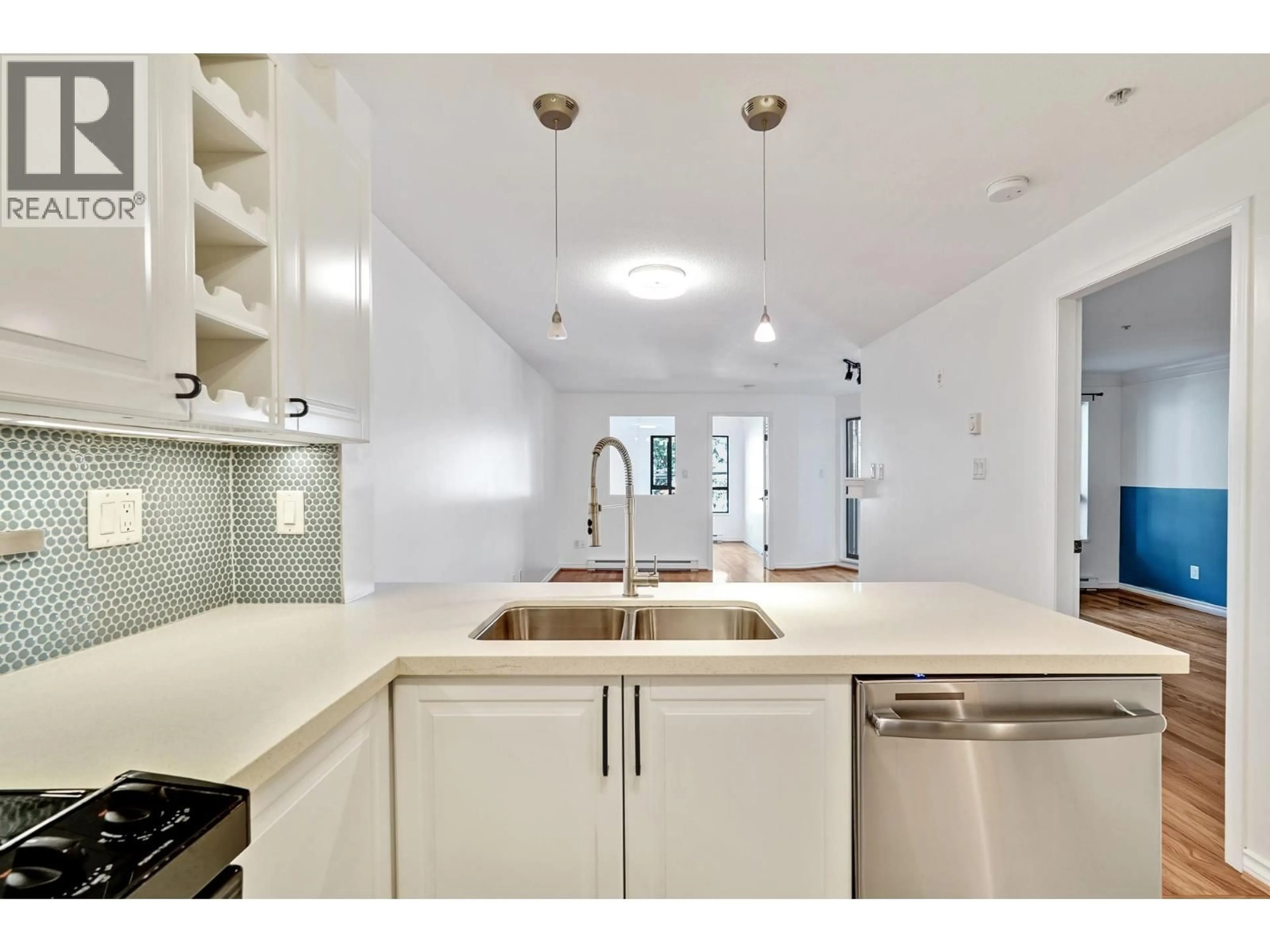 Open concept kitchen, ceramic/tile floor for 302 - 2741 HASTINGS STREET, Vancouver British Columbia V5K1Z8