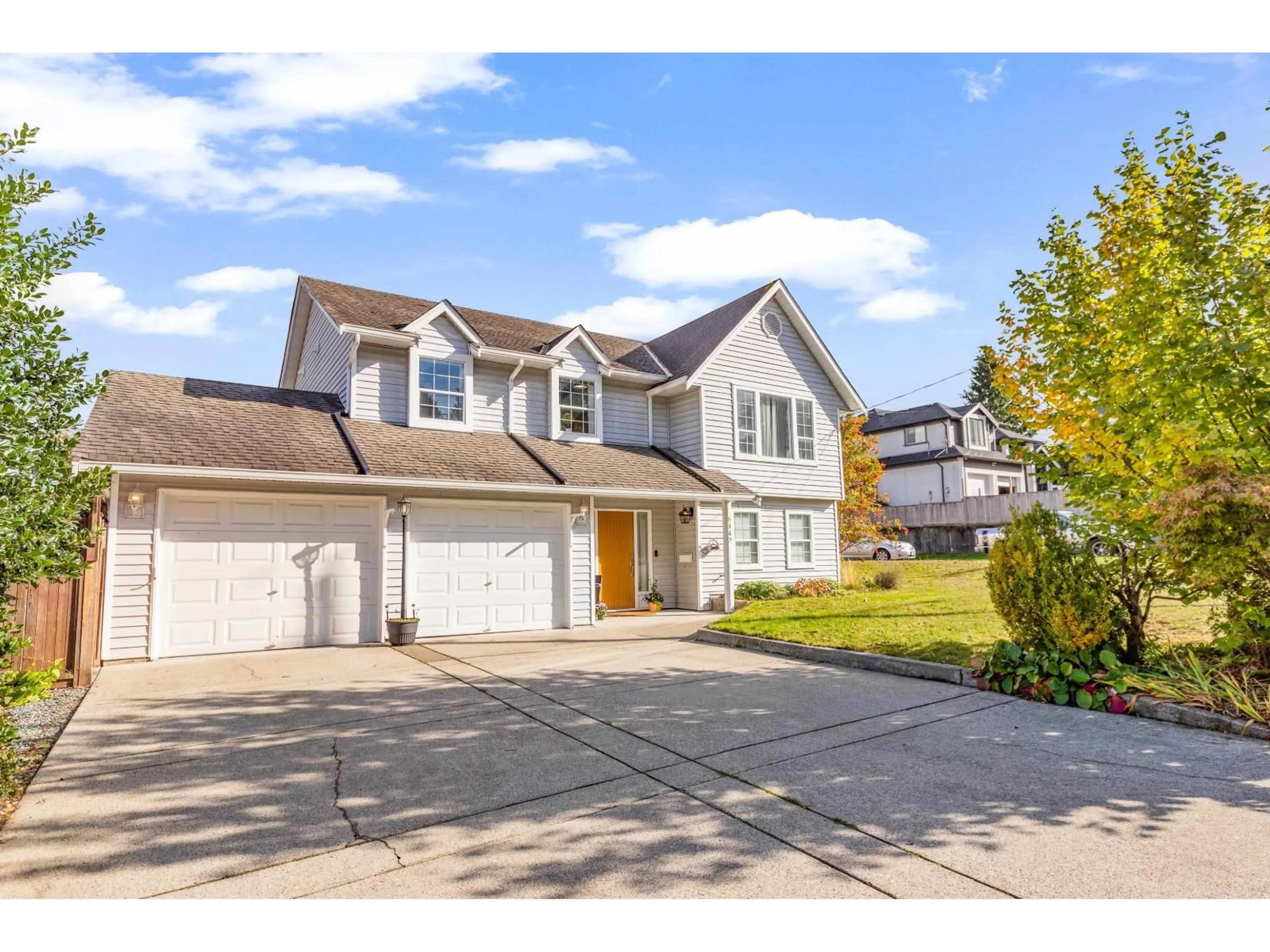 Home with vinyl exterior material, street for 8442 HARMS, Mission British Columbia V2V6G2