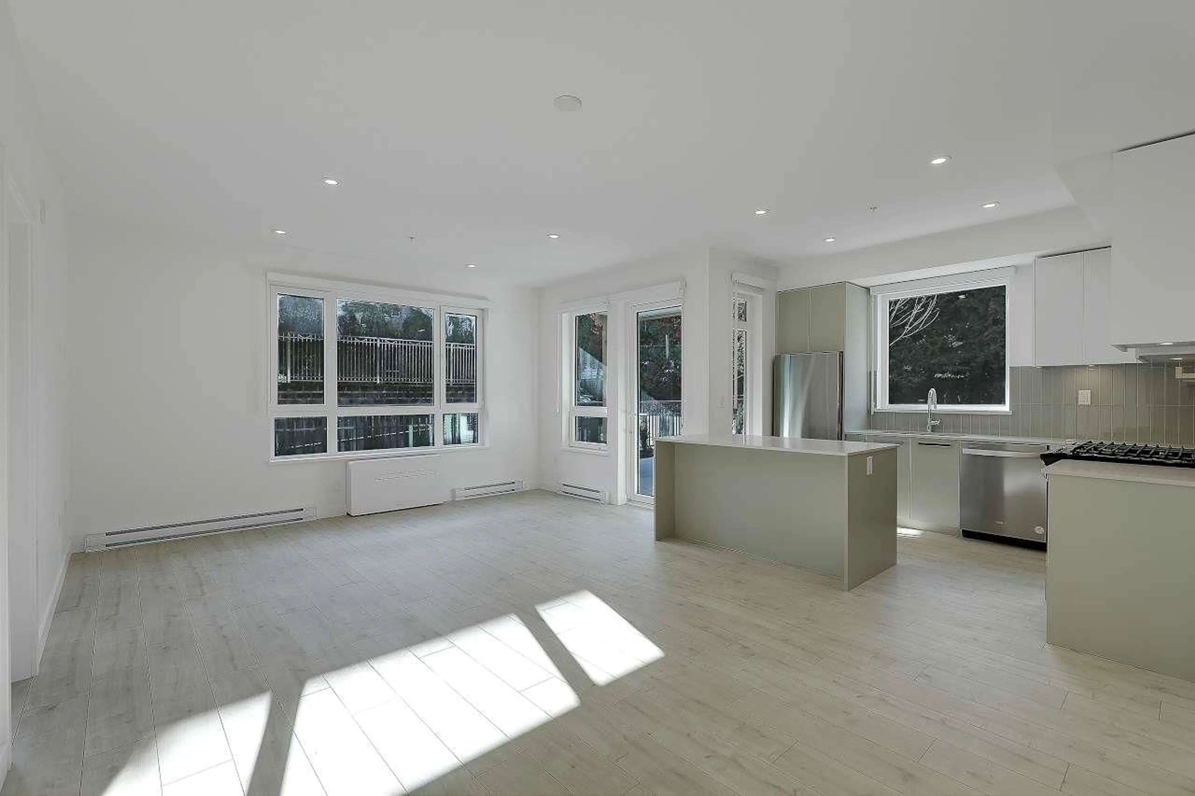 A pic of a room for 103 - 13788 76, Surrey British Columbia V3W3V9