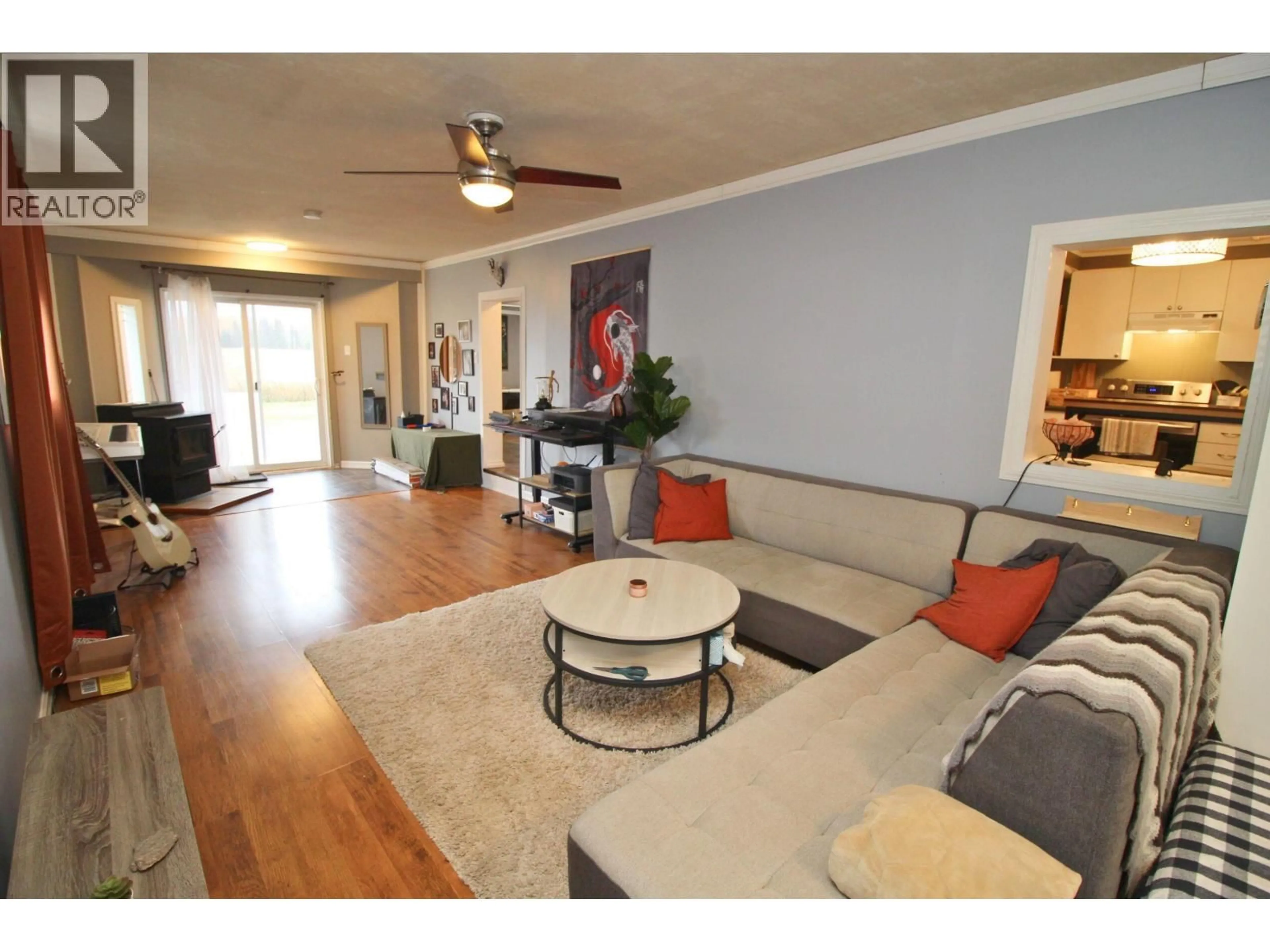 Living room with furniture, wood/laminate floor for 137 - 3666 11TH STREET, Houston British Columbia V0J1Z2