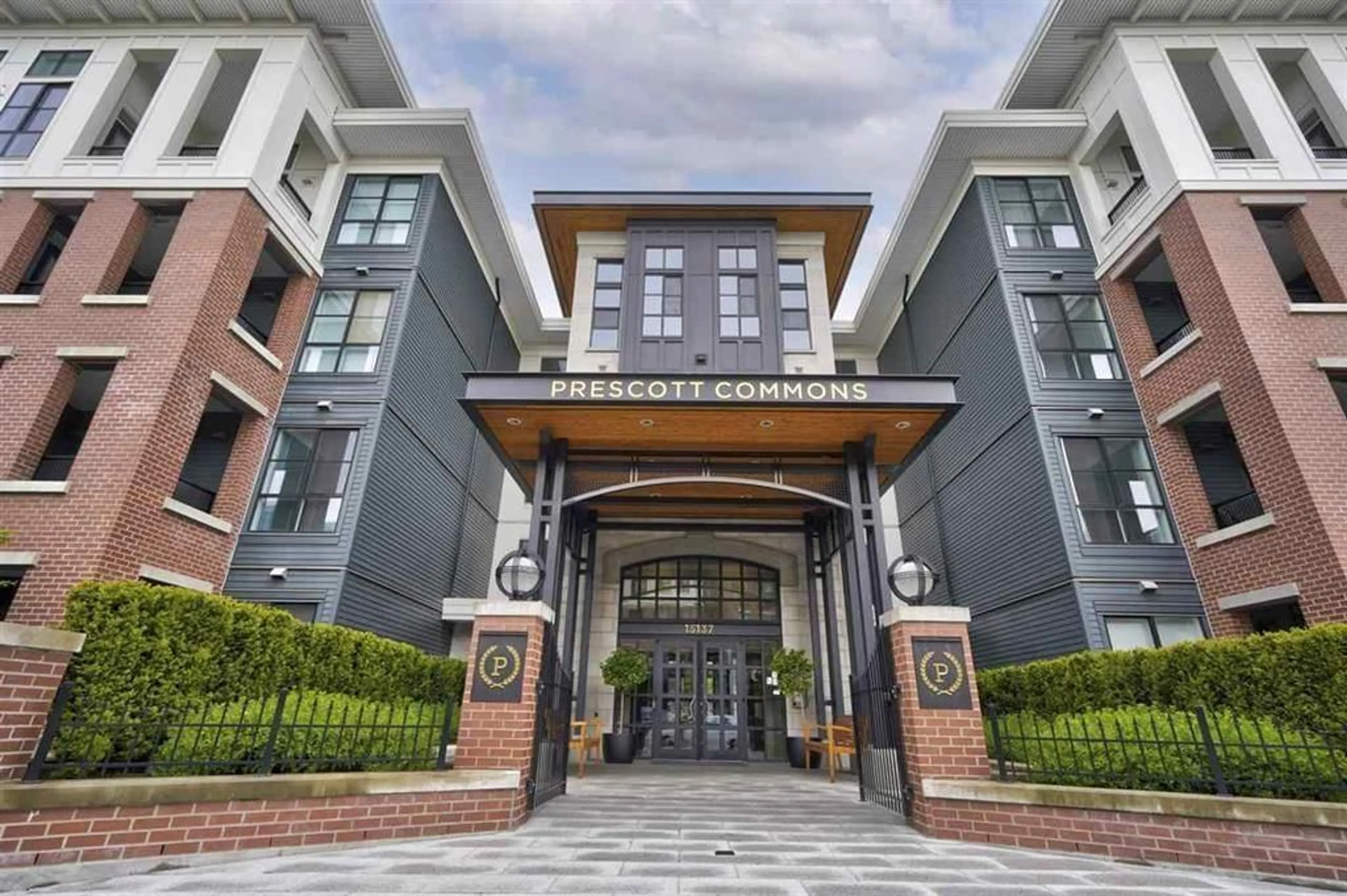 Indoor foyer for 320 - 15137 33, Surrey British Columbia V3Z0Y1