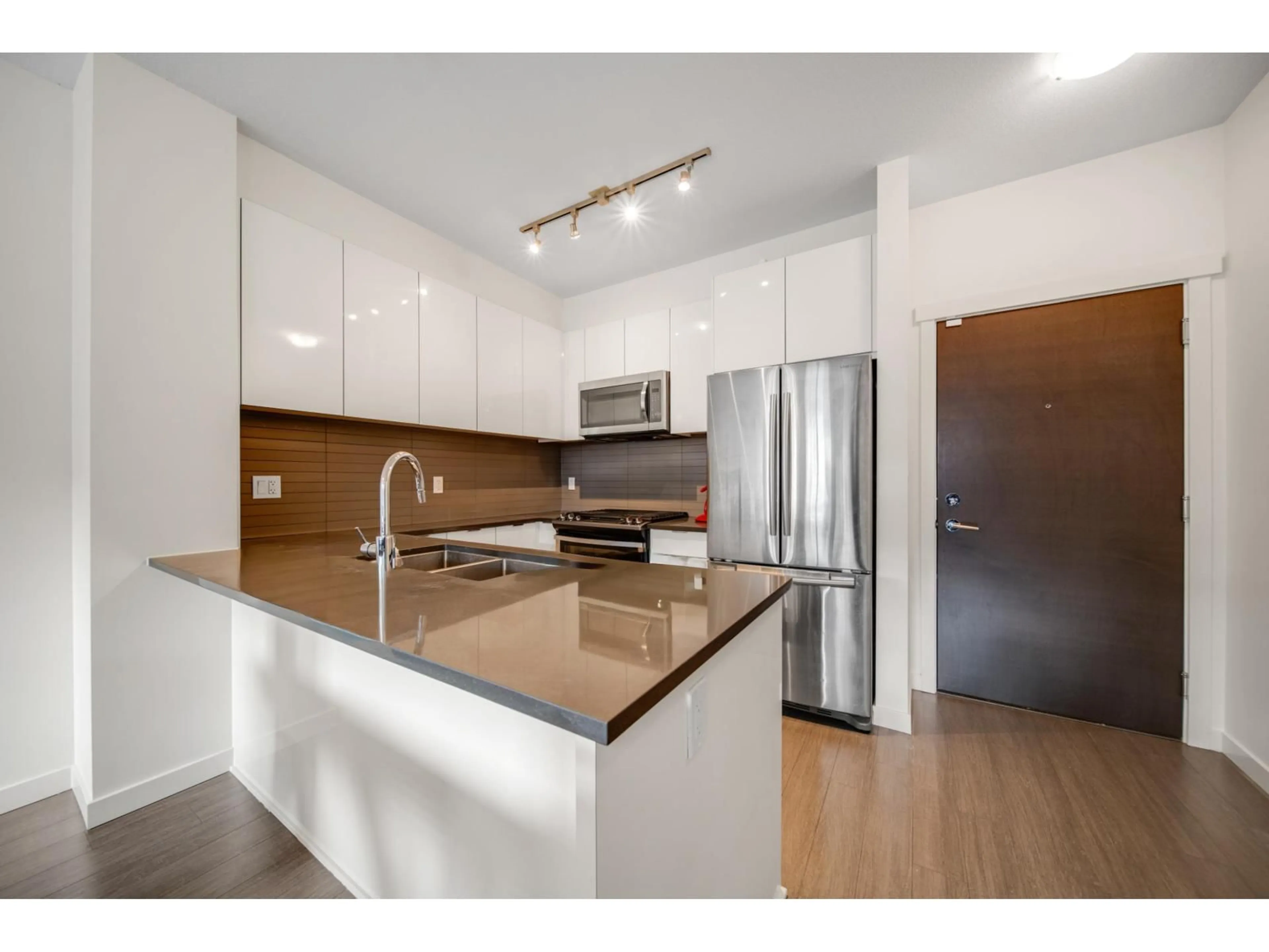 Open concept kitchen, unknown for 320 - 15137 33, Surrey British Columbia V3Z0Y1