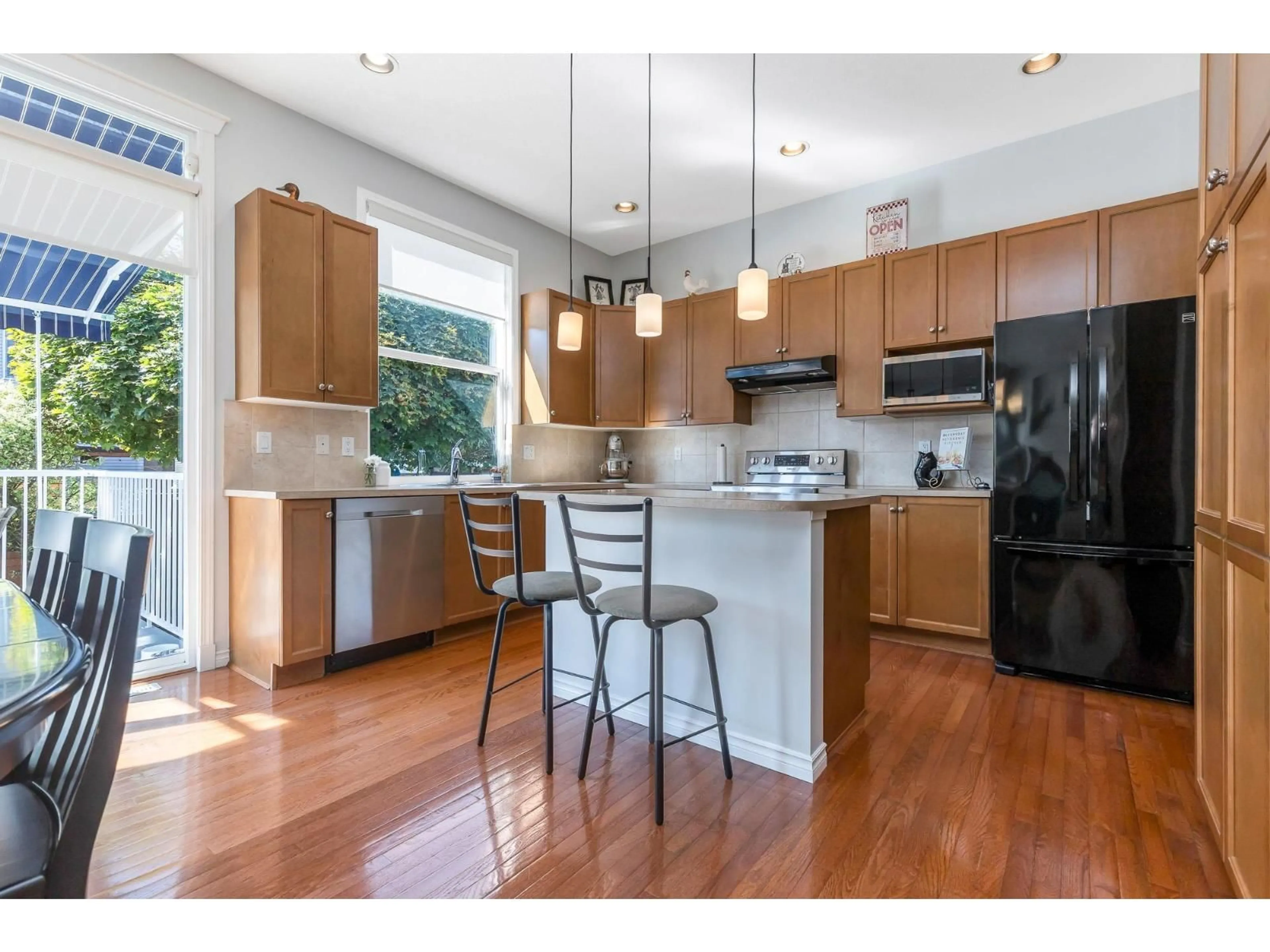 Open concept kitchen, wood/laminate floor for 7037 201, Langley British Columbia V2Y2Z3