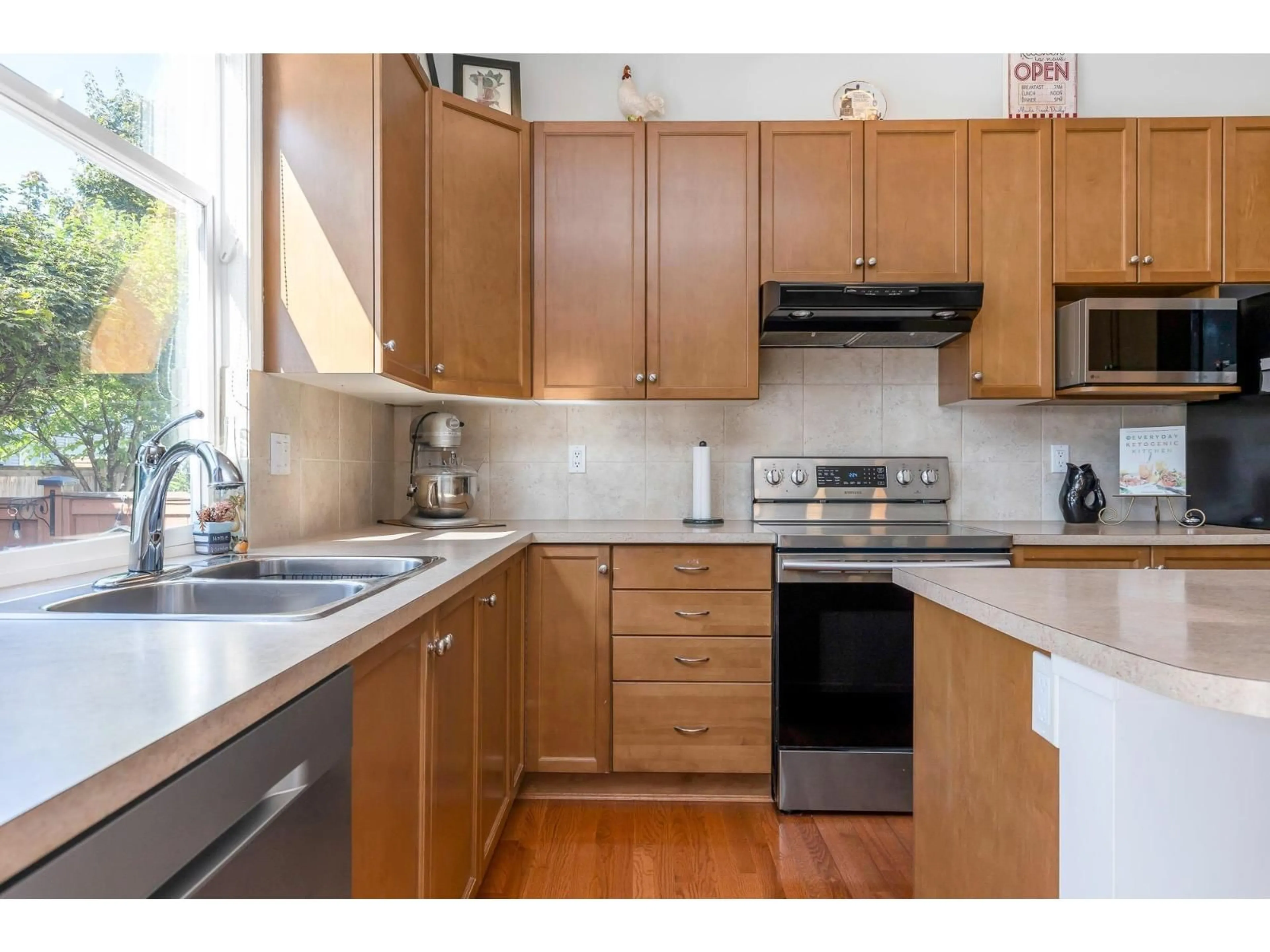 Standard kitchen, wood/laminate floor for 7037 201, Langley British Columbia V2Y2Z3