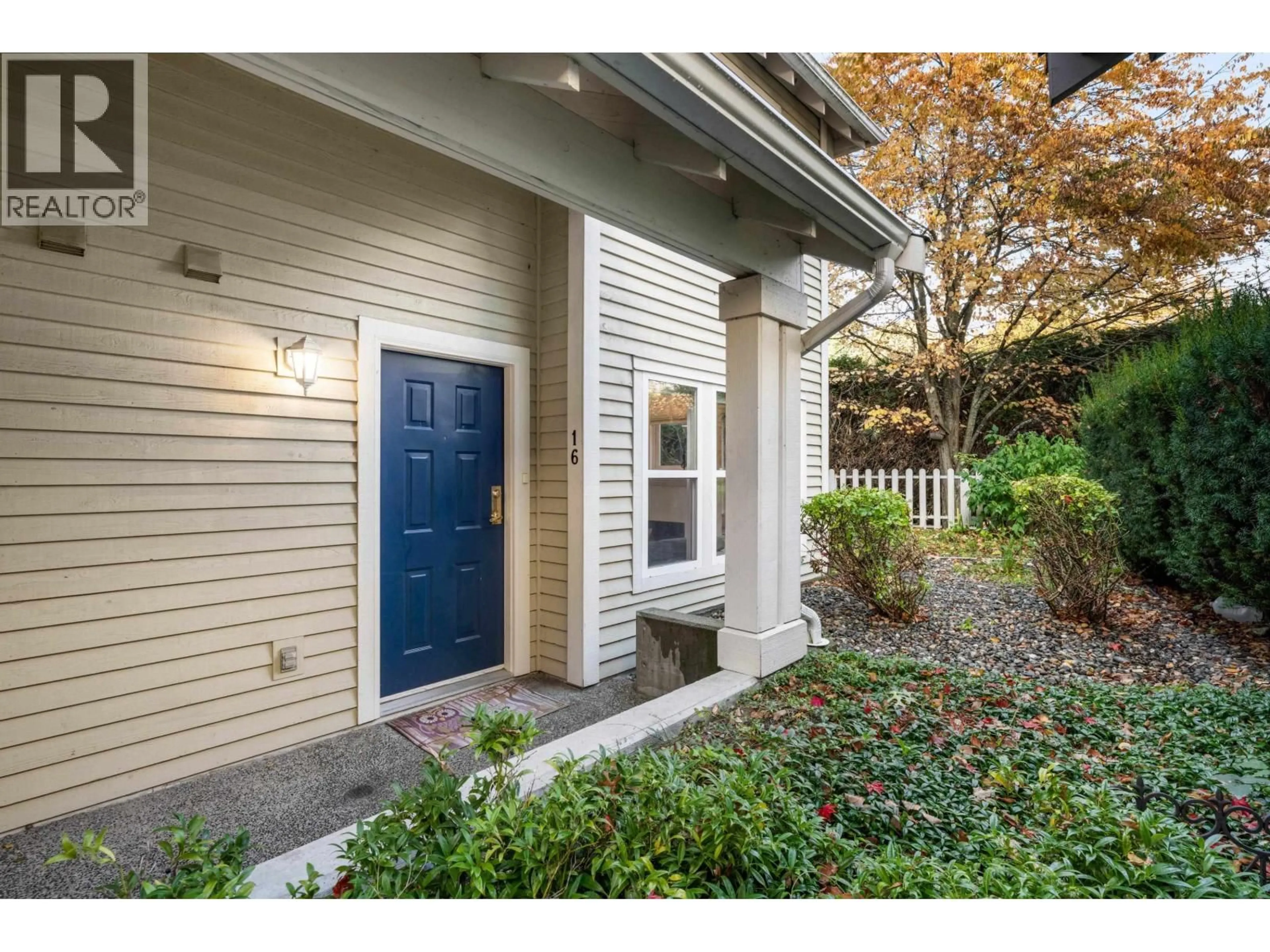 Indoor entryway for 16 - 1700 56 STREET, Delta British Columbia V4L2N4