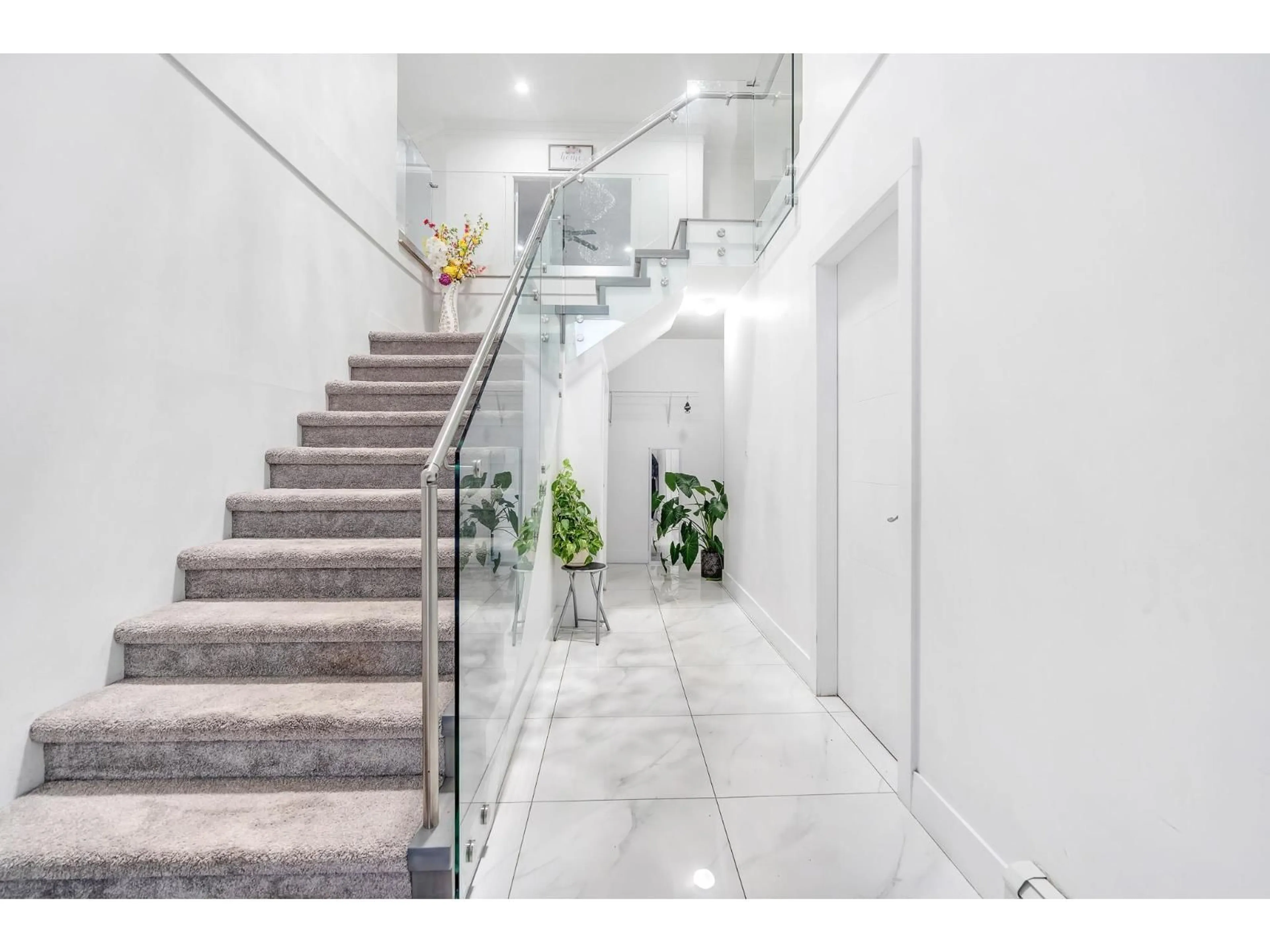 Indoor foyer for 15089 66A AVENUE, Surrey British Columbia V3S2A4