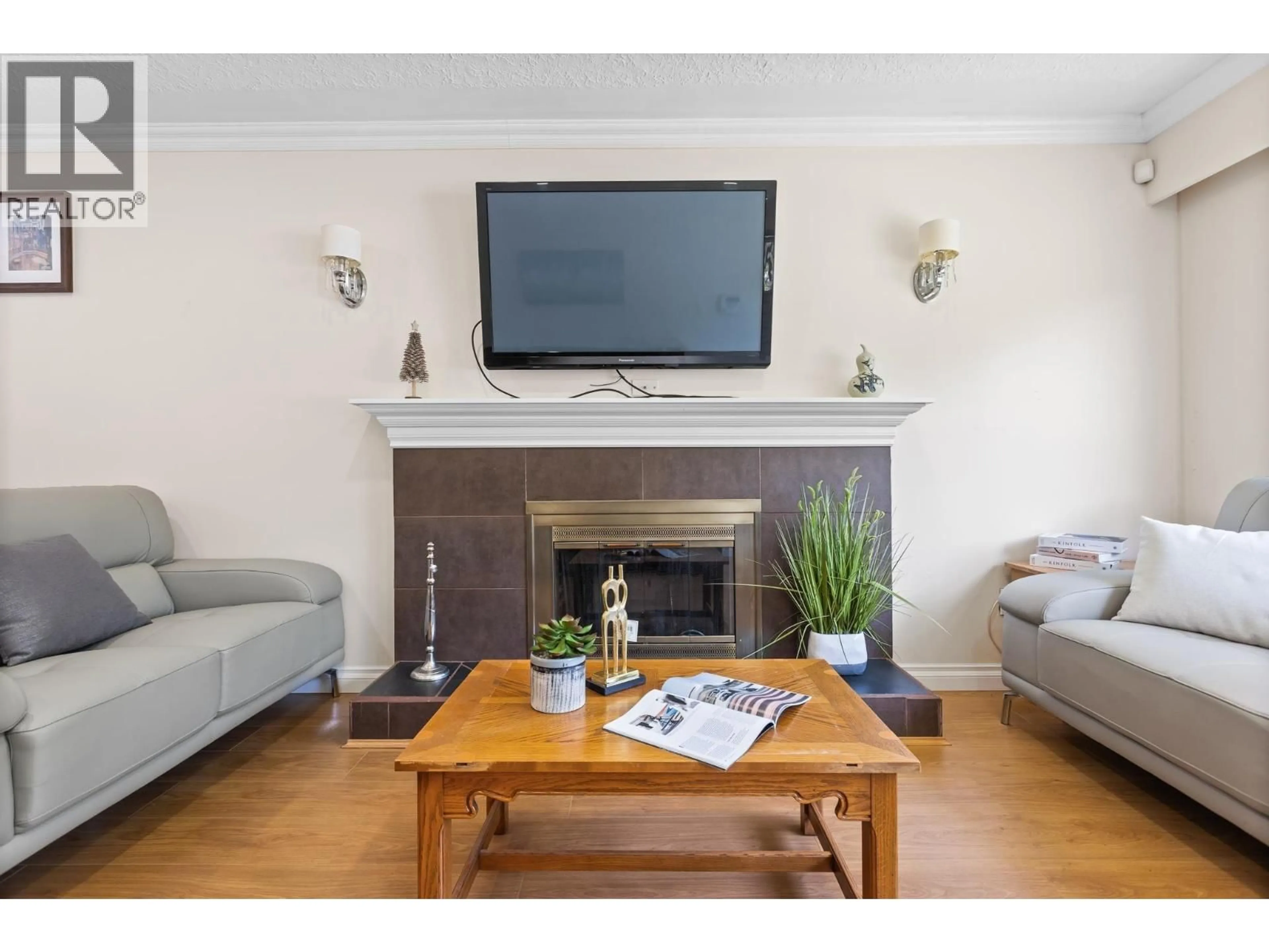 Living room with furniture, wood/laminate floor for 3410 EUCLID AVENUE, Vancouver British Columbia V5R5G4