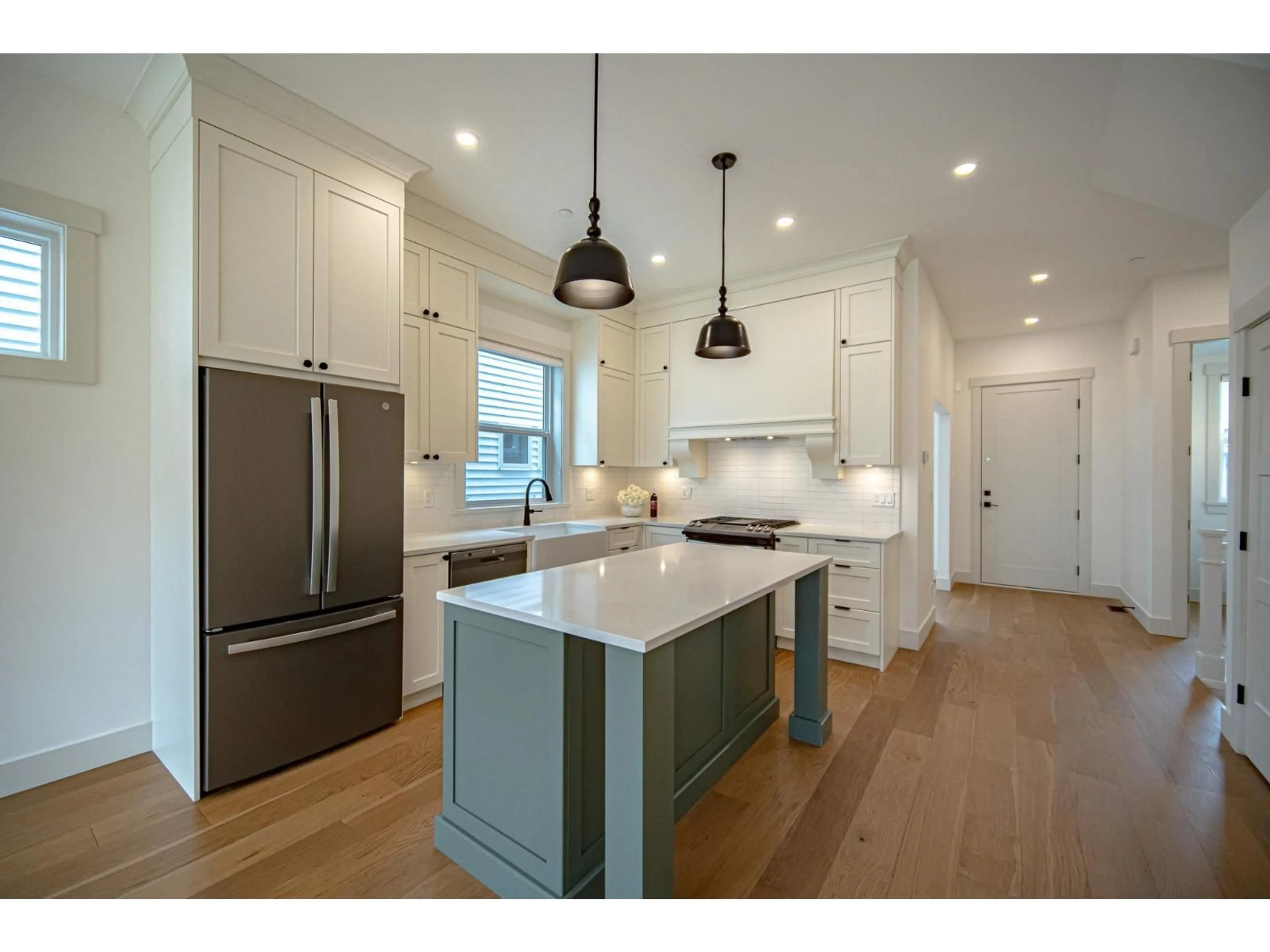 Open concept kitchen, unknown for 19802 75A, Langley British Columbia V2Y5K3