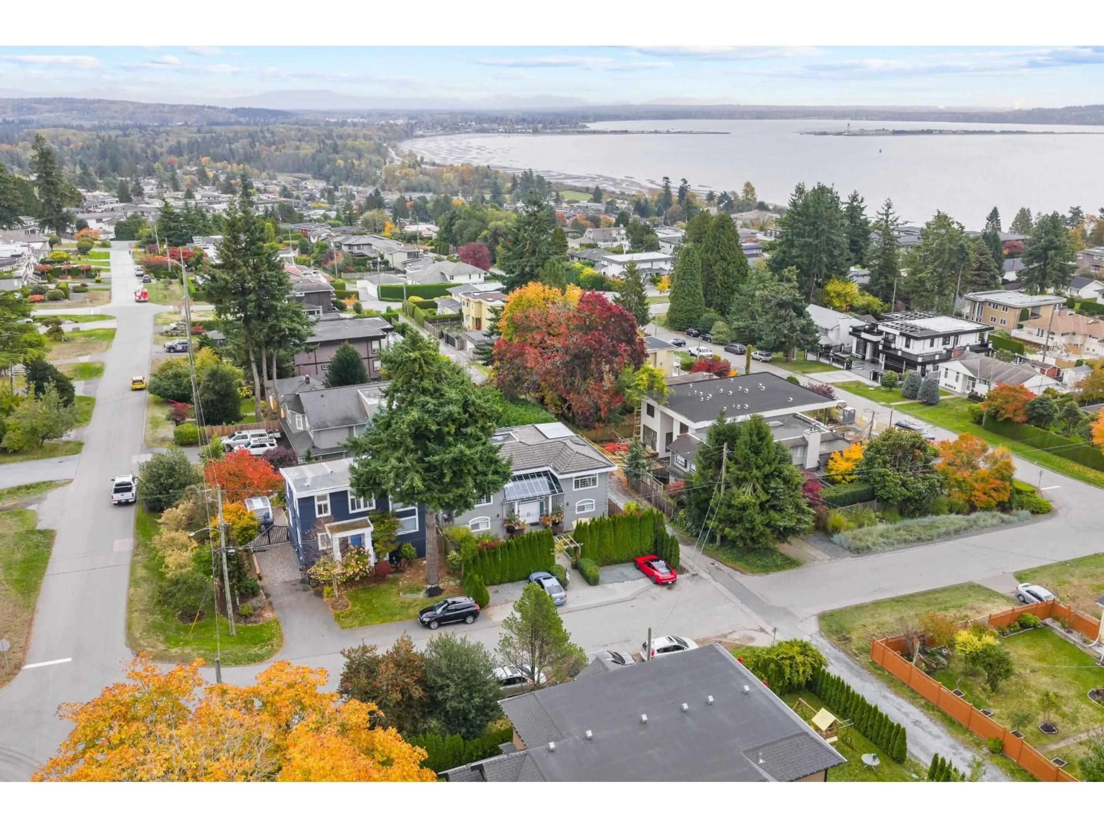 A pic from outside/outdoor area/front of a property/back of a property/a pic from drone, unknown for 1170 DOLPHIN, White Rock British Columbia V4B4G8