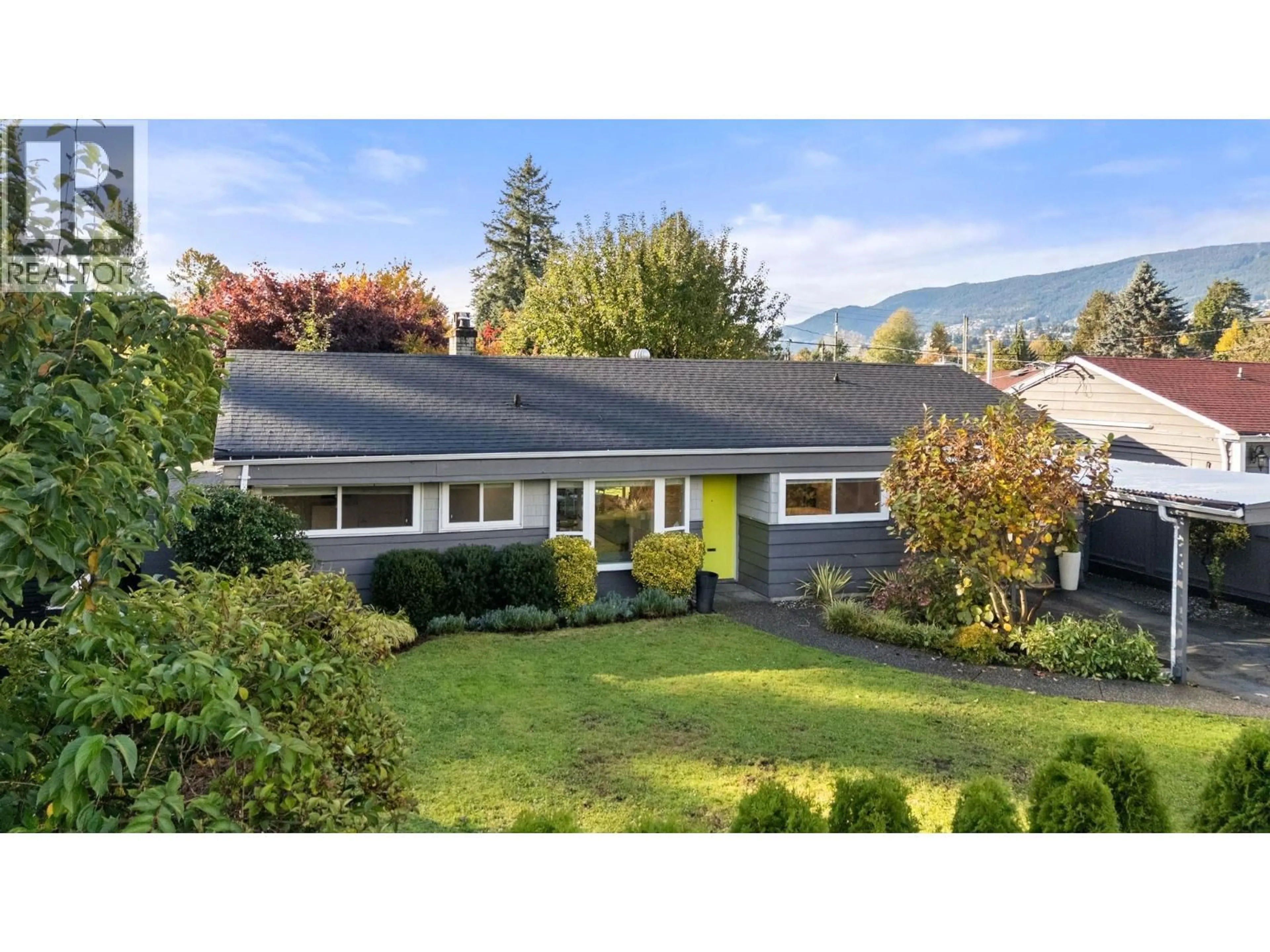 Home with vinyl exterior material, mountain view for 1155 TATLOW AVENUE, North Vancouver British Columbia V7P2Z4