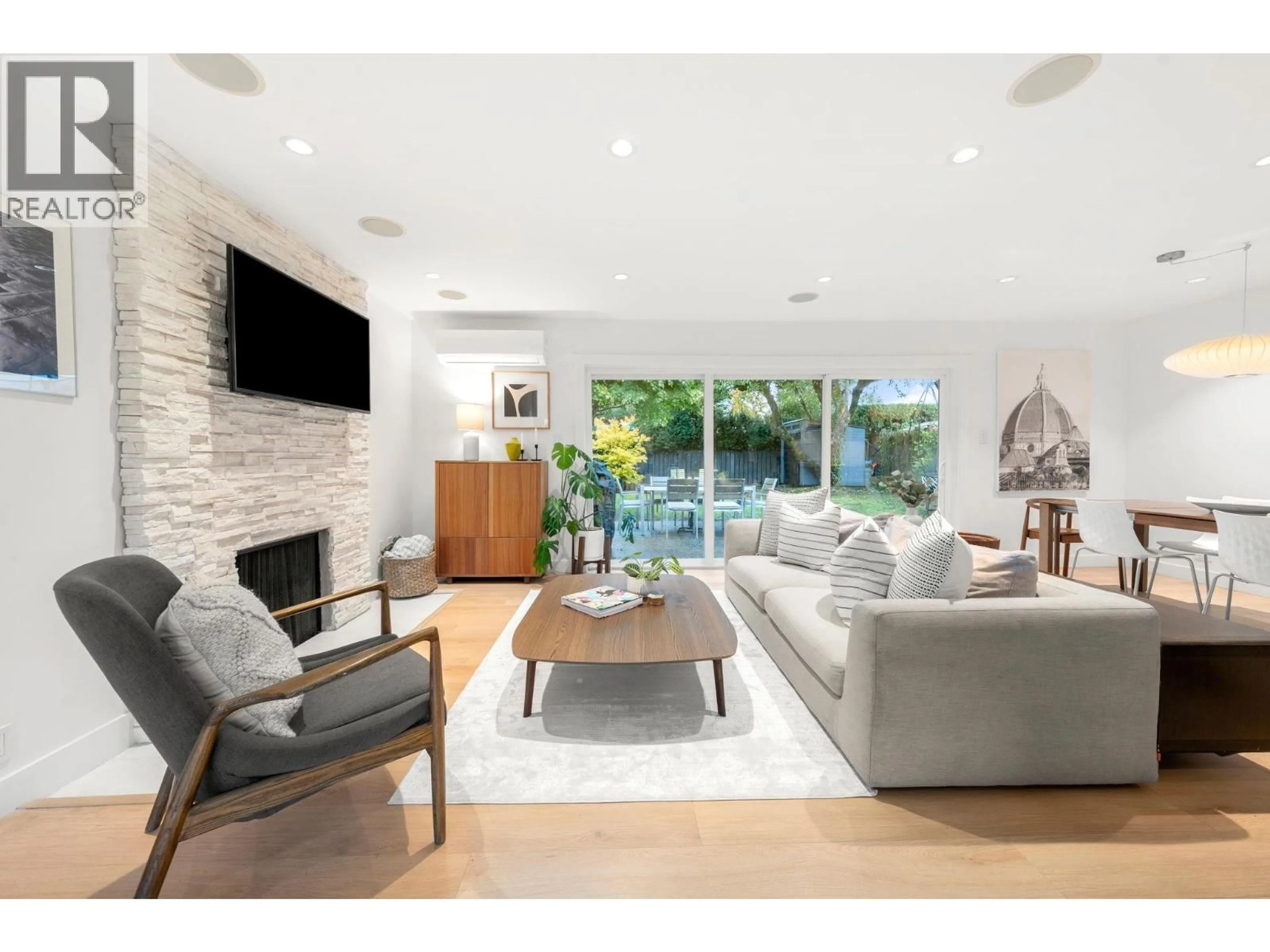 Living room with furniture, unknown for 1155 TATLOW AVENUE, North Vancouver British Columbia V7P2Z4