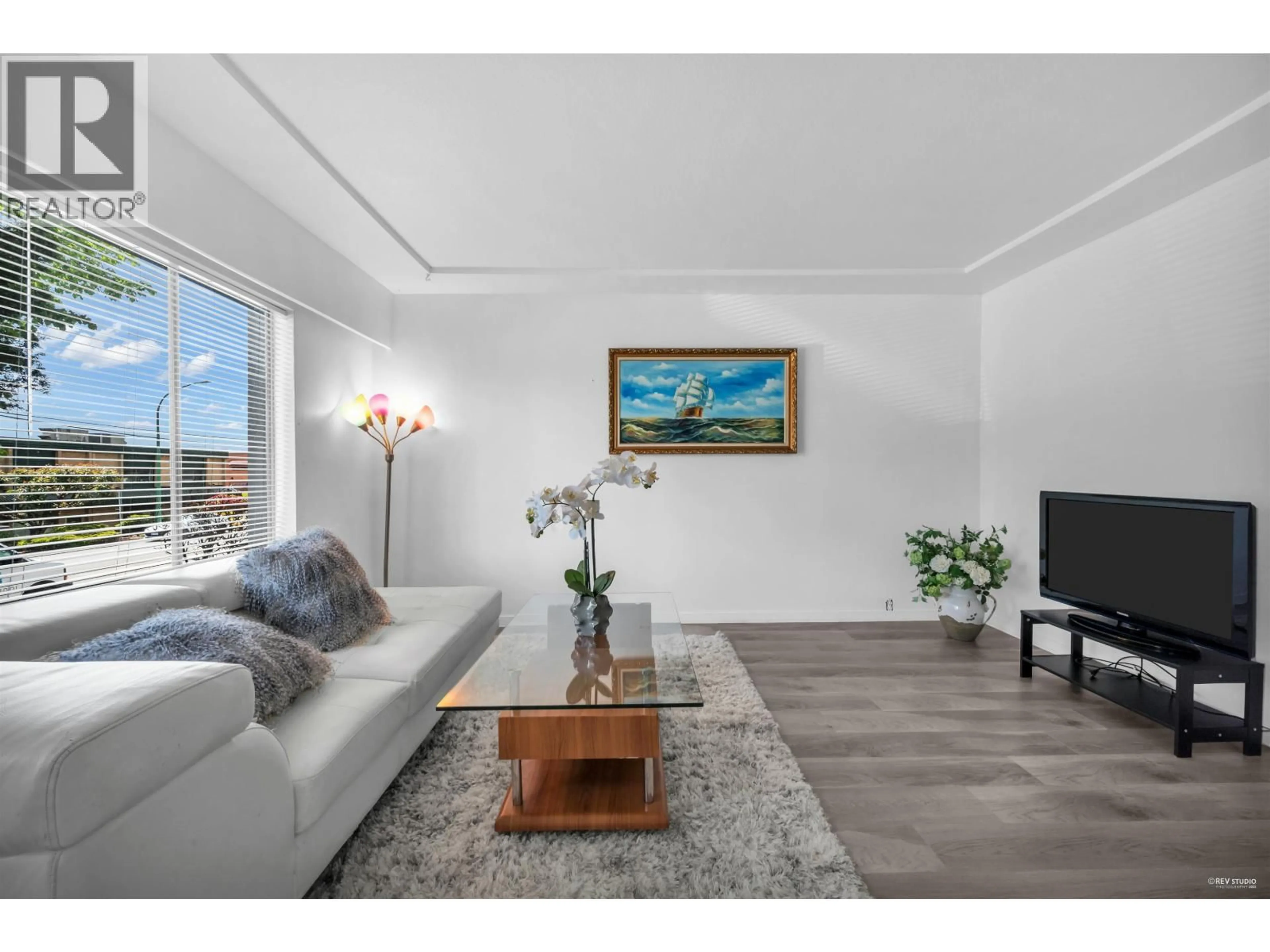 Living room with furniture, wood/laminate floor for 4021 GRAVELEY STREET, Burnaby British Columbia V5C3T5