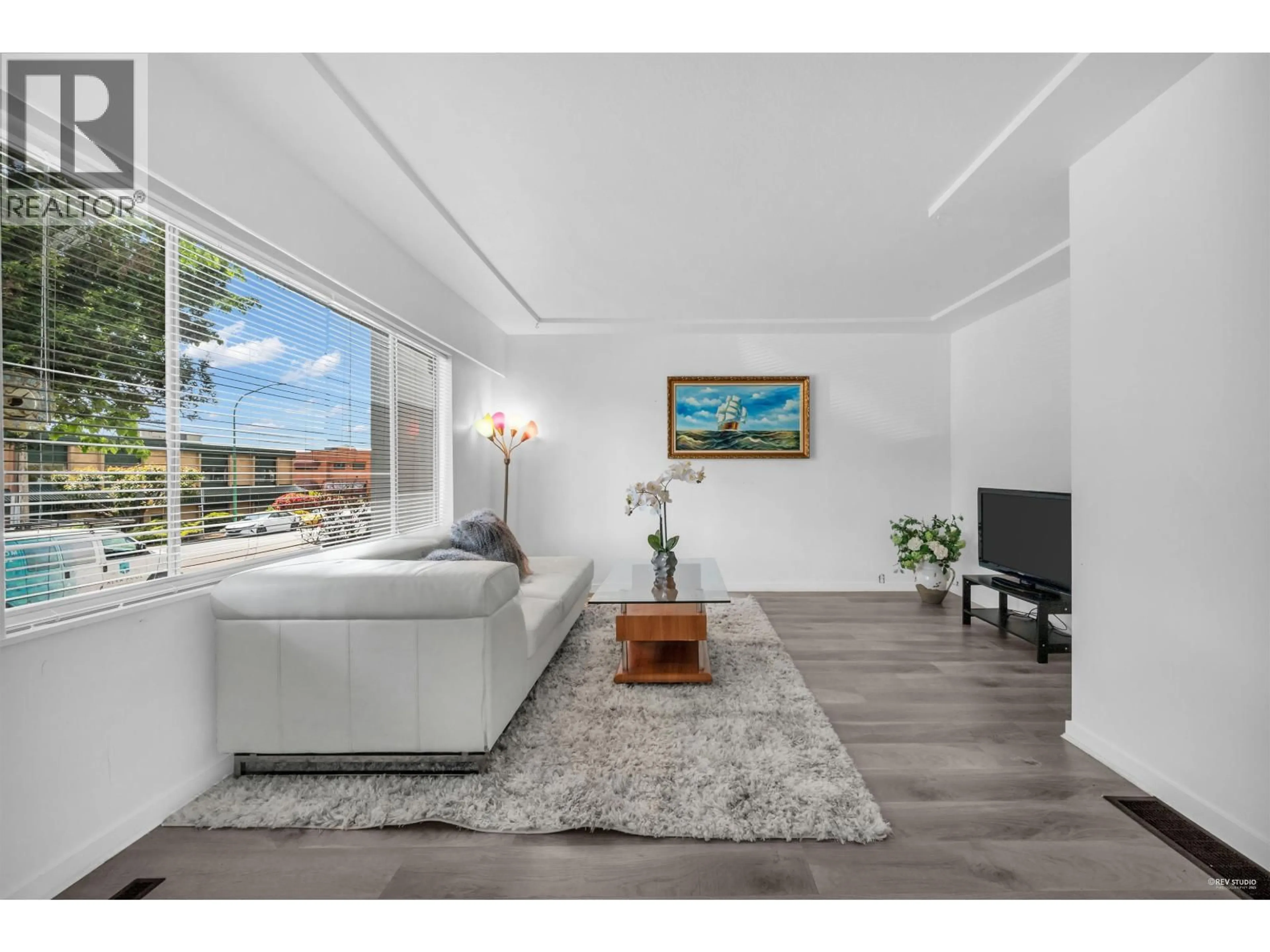 Living room with furniture, wood/laminate floor for 4021 GRAVELEY STREET, Burnaby British Columbia V5C3T5