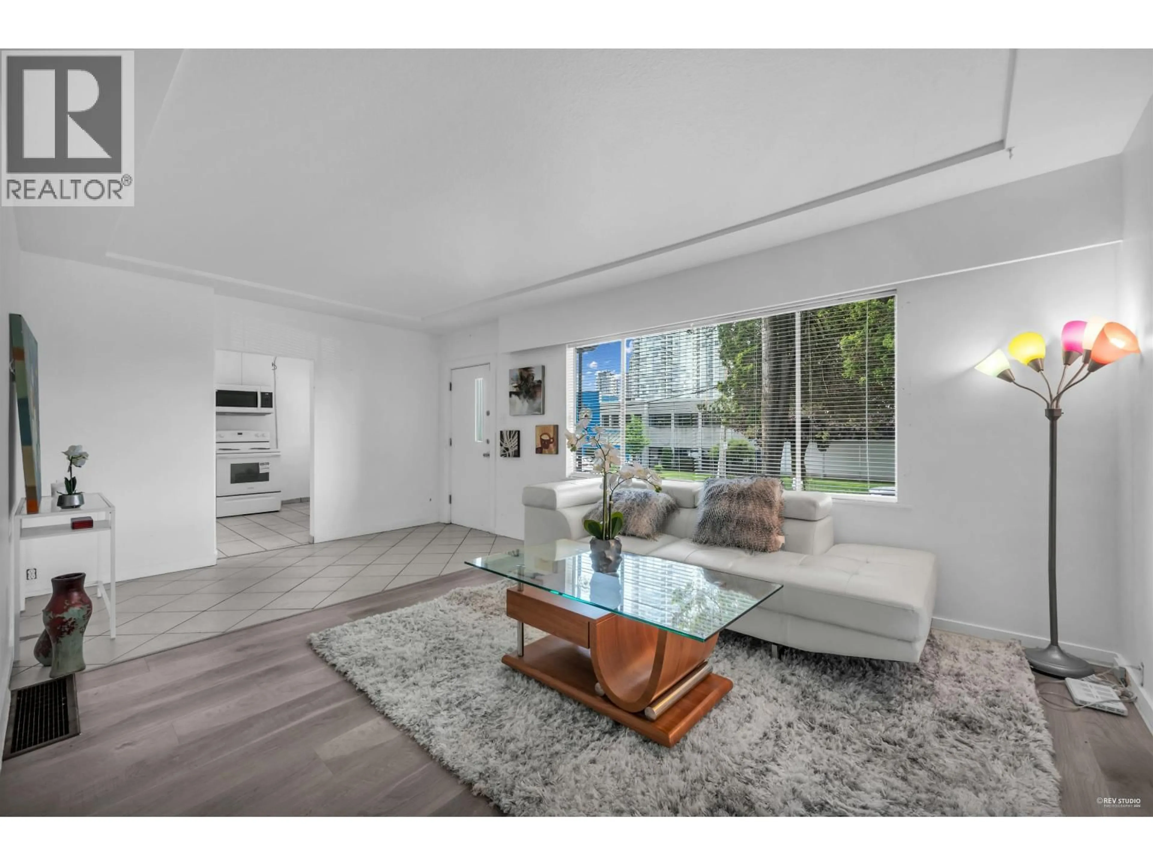 Living room with furniture, unknown for 4021 GRAVELEY STREET, Burnaby British Columbia V5C3T5