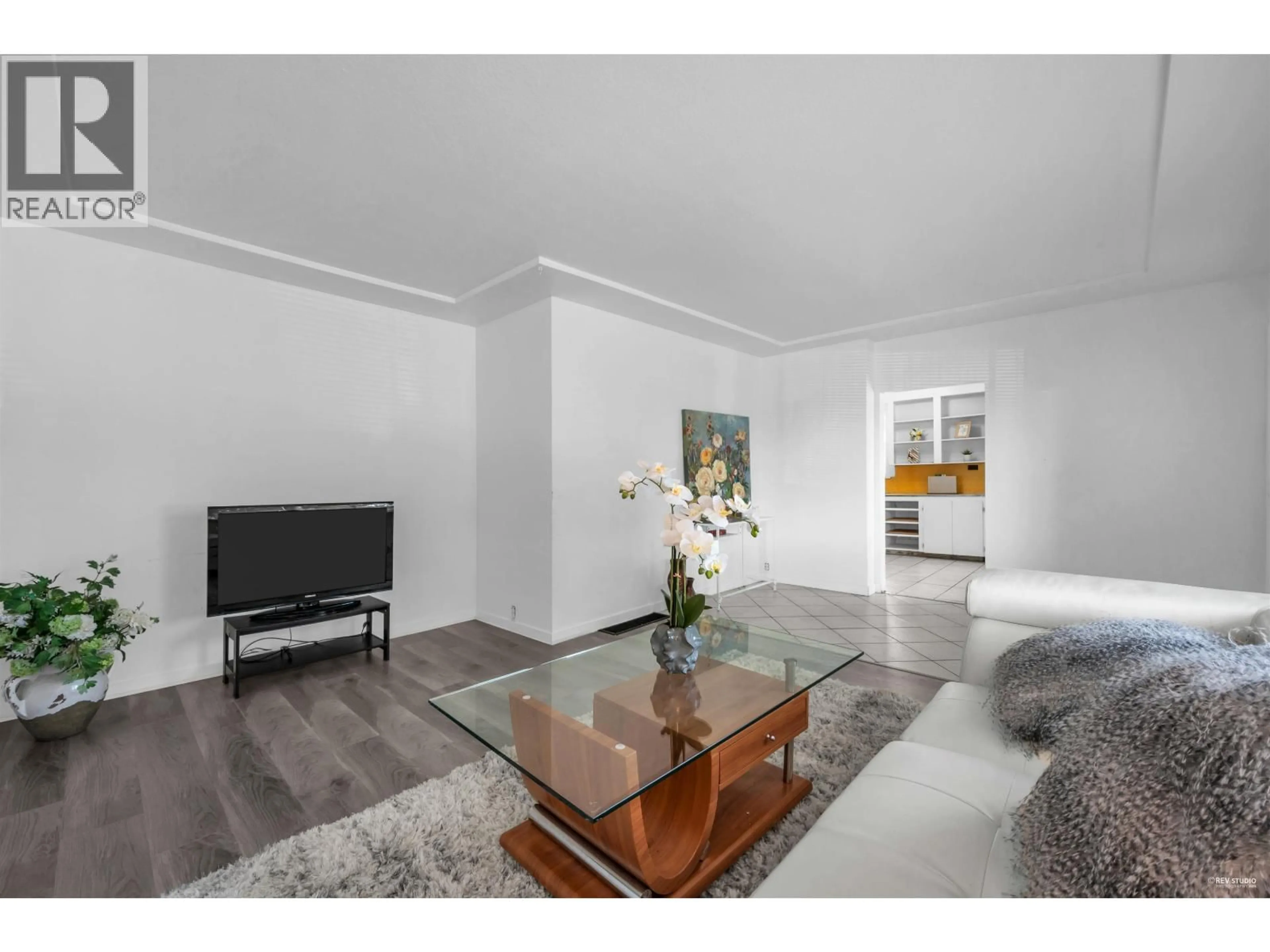 Living room with furniture, unknown for 4021 GRAVELEY STREET, Burnaby British Columbia V5C3T5