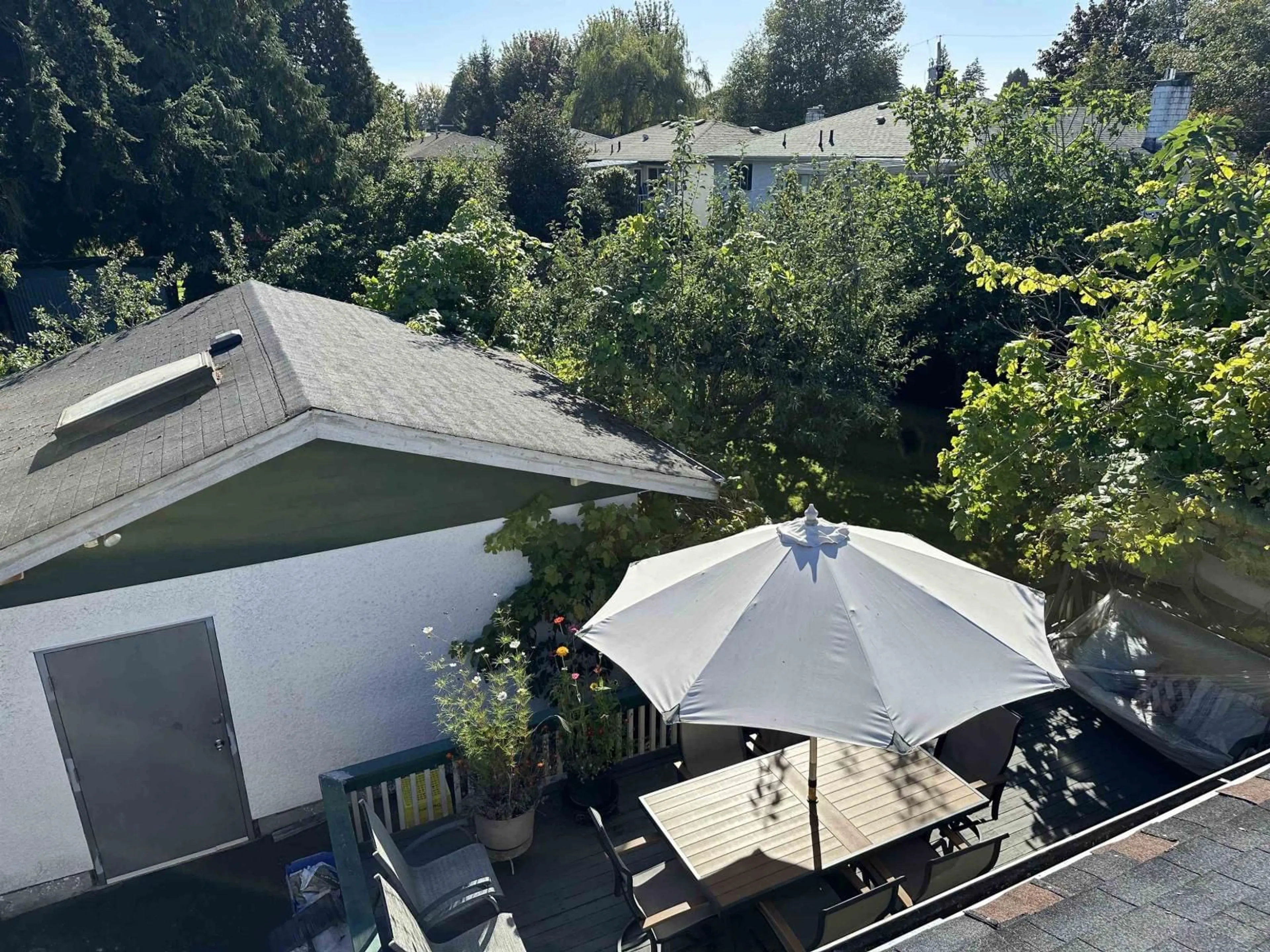 A pic from outside/outdoor area/front of a property/back of a property/a pic from drone, city buildings view from balcony for 15970 THRIFT, White Rock British Columbia V4B2N1