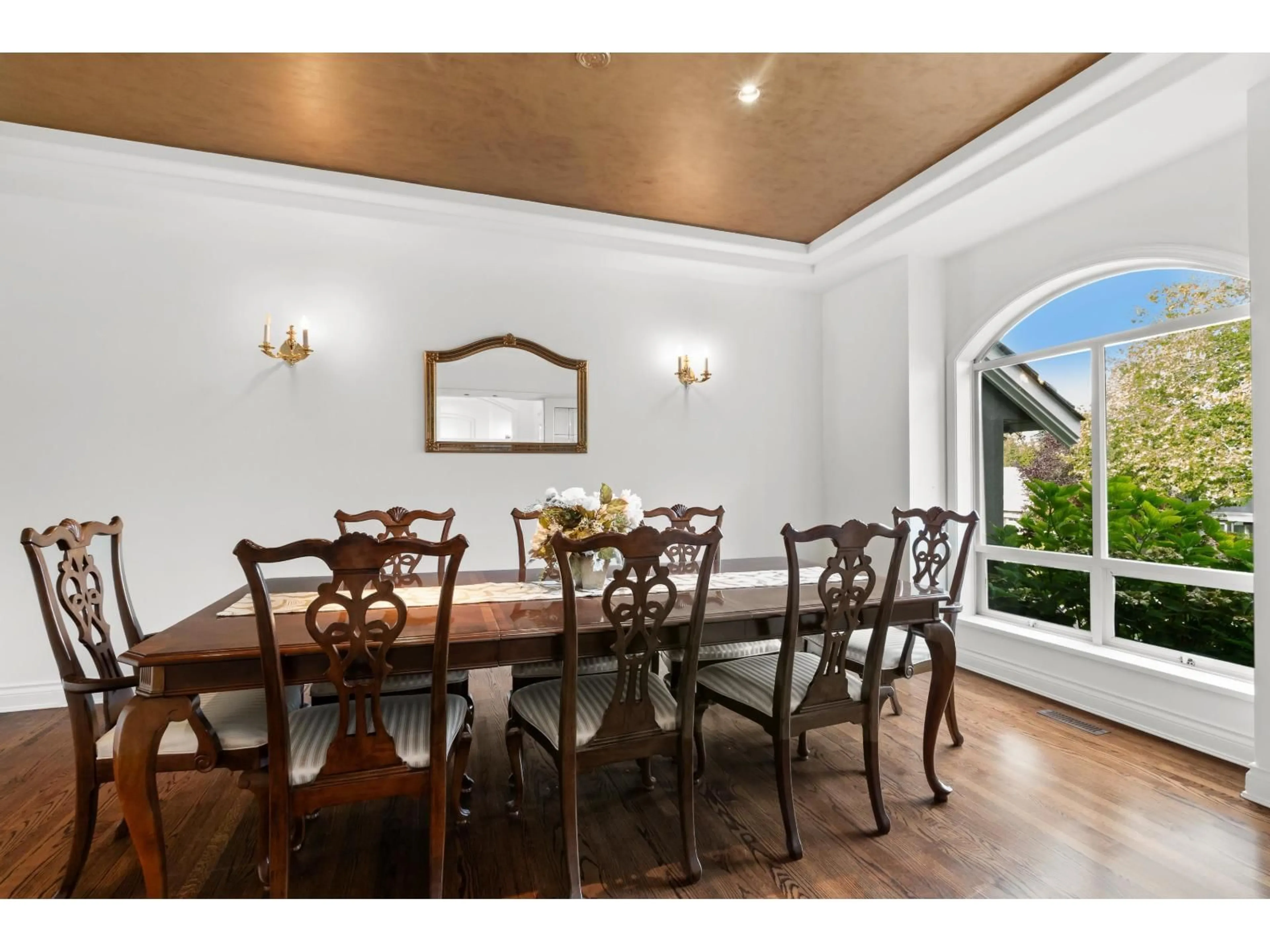 Dining room, wood/laminate floor for 14320 29A, Surrey British Columbia V4P2H6