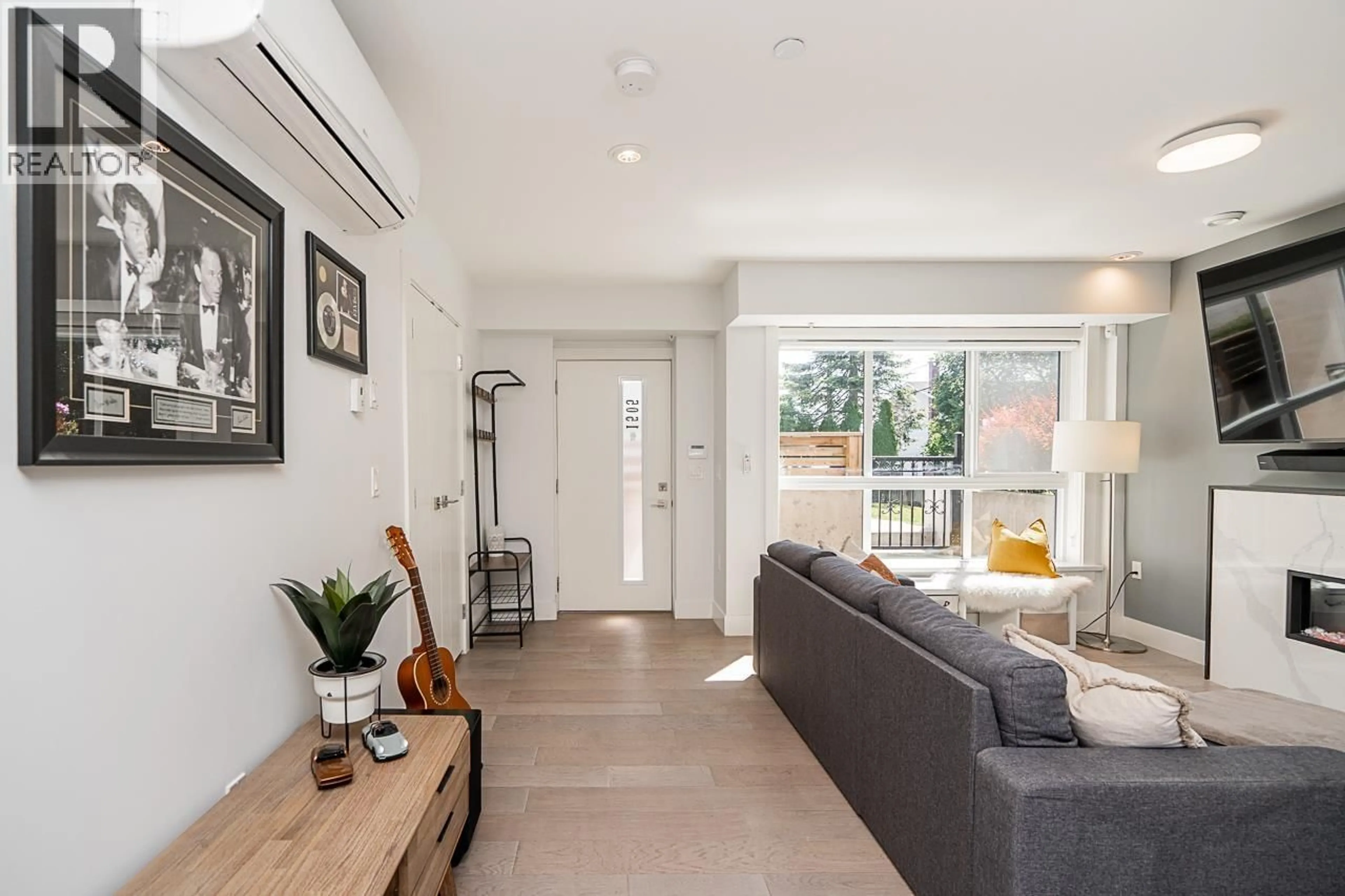 Living room with furniture, unknown for 1505 60TH AVENUE, West Vancouver British Columbia V6P2A4