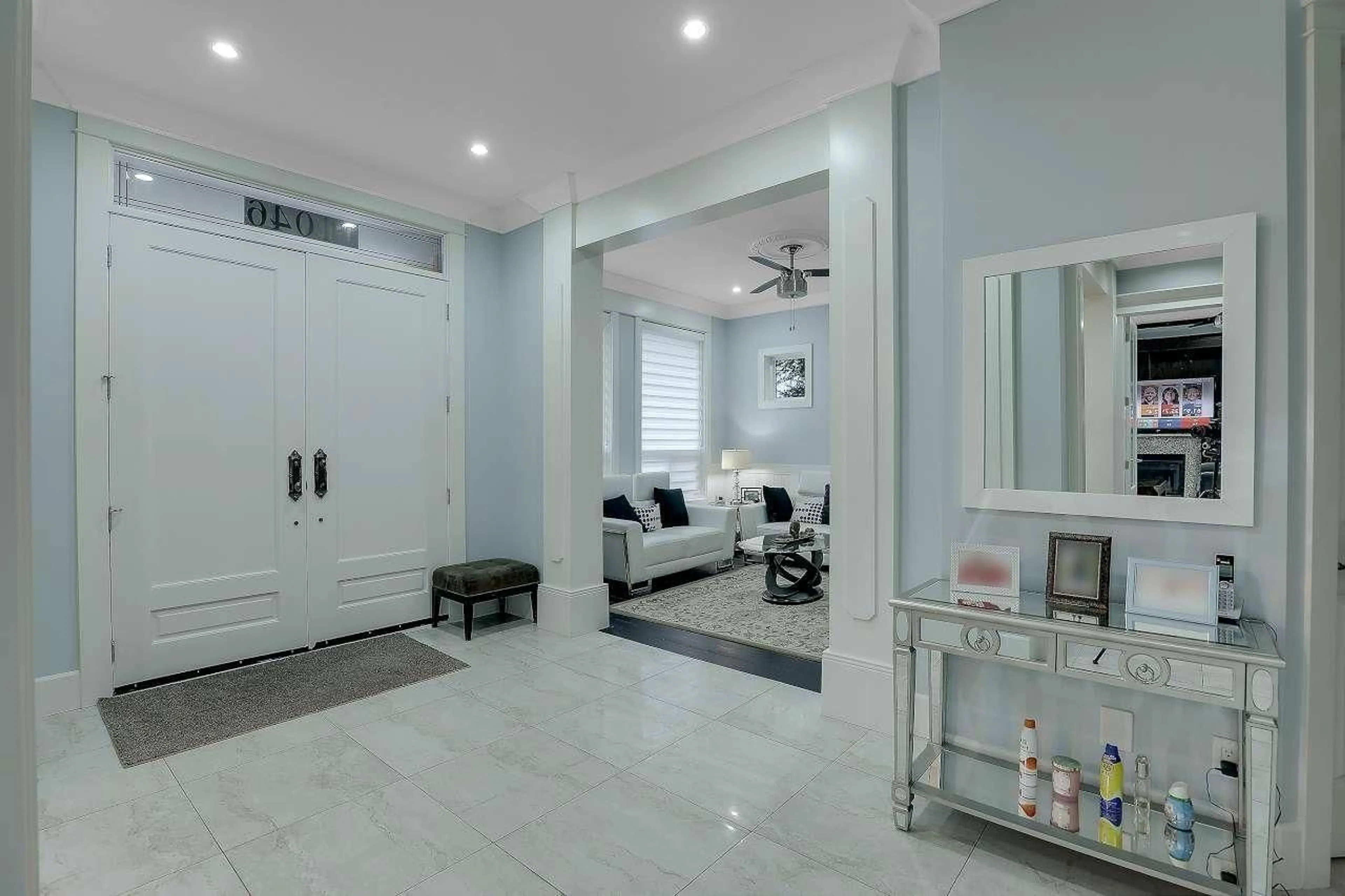 Indoor entryway for 11046 80, Delta British Columbia V4C1W5