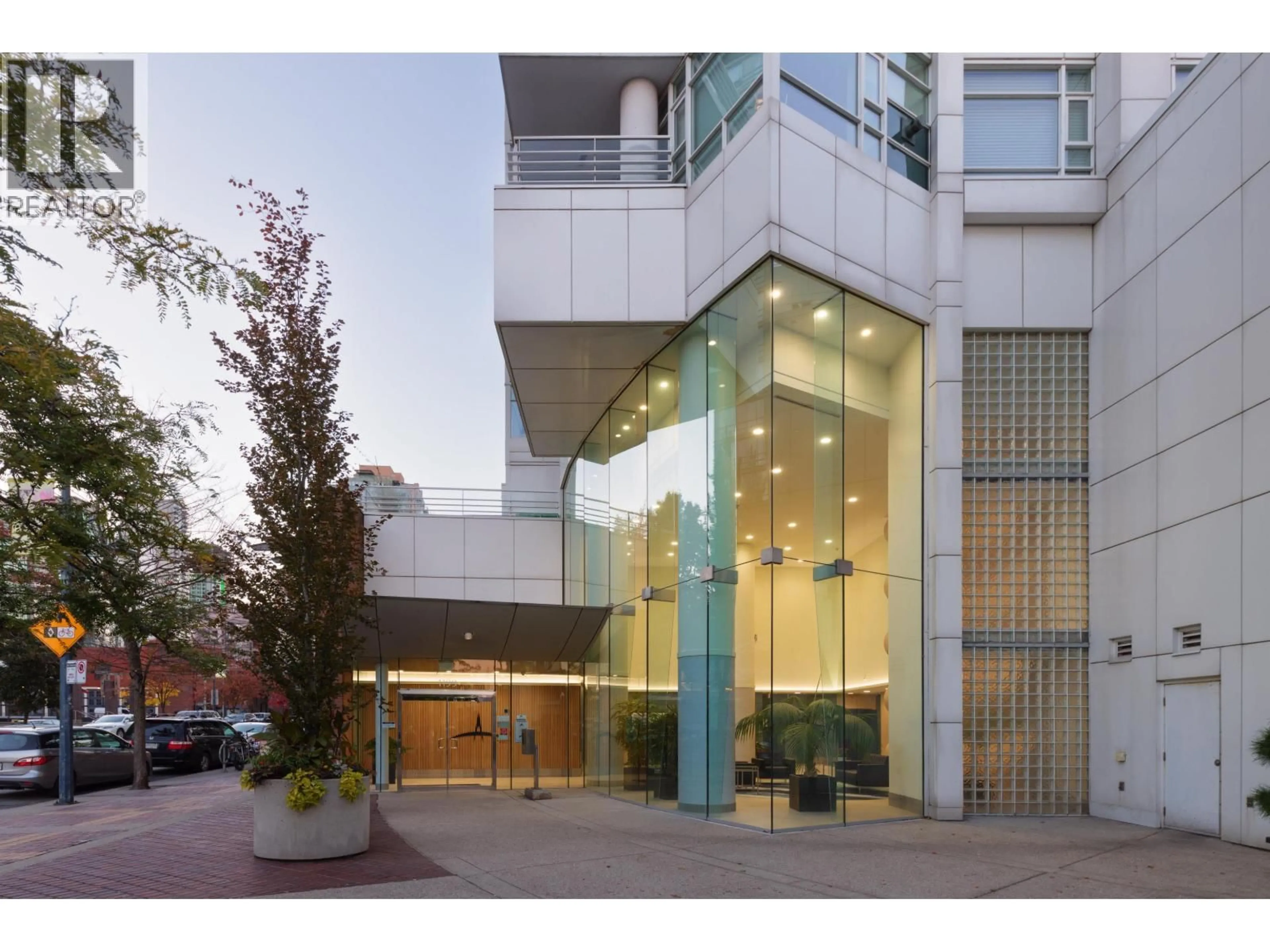 Indoor foyer for 2305 - 1199 MARINASIDE CRESCENT, Vancouver British Columbia V6Z2Y2