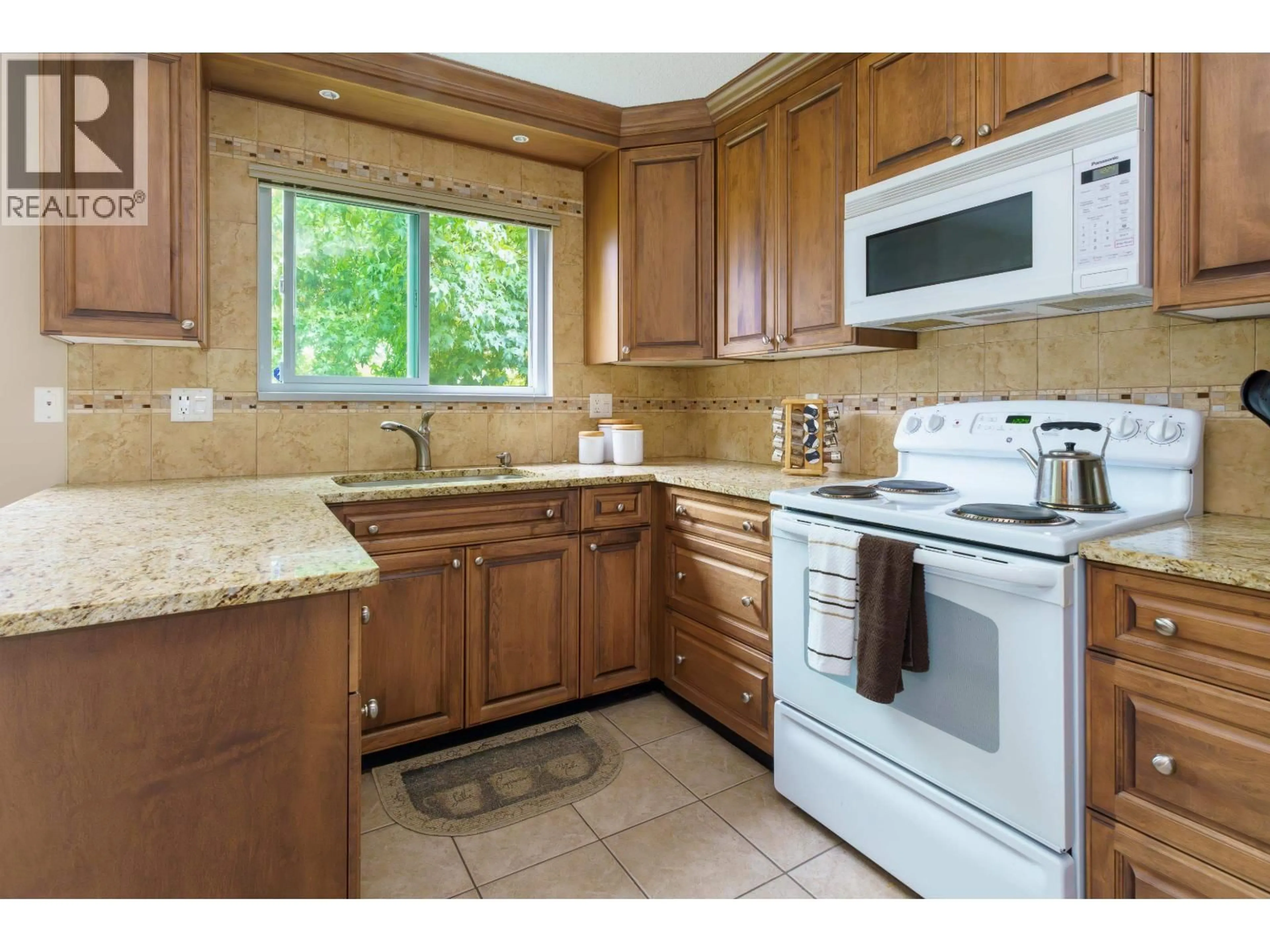 Standard kitchen, ceramic/tile floor for 1276 GABRIOLA DRIVE, Coquitlam British Columbia V3E1P5