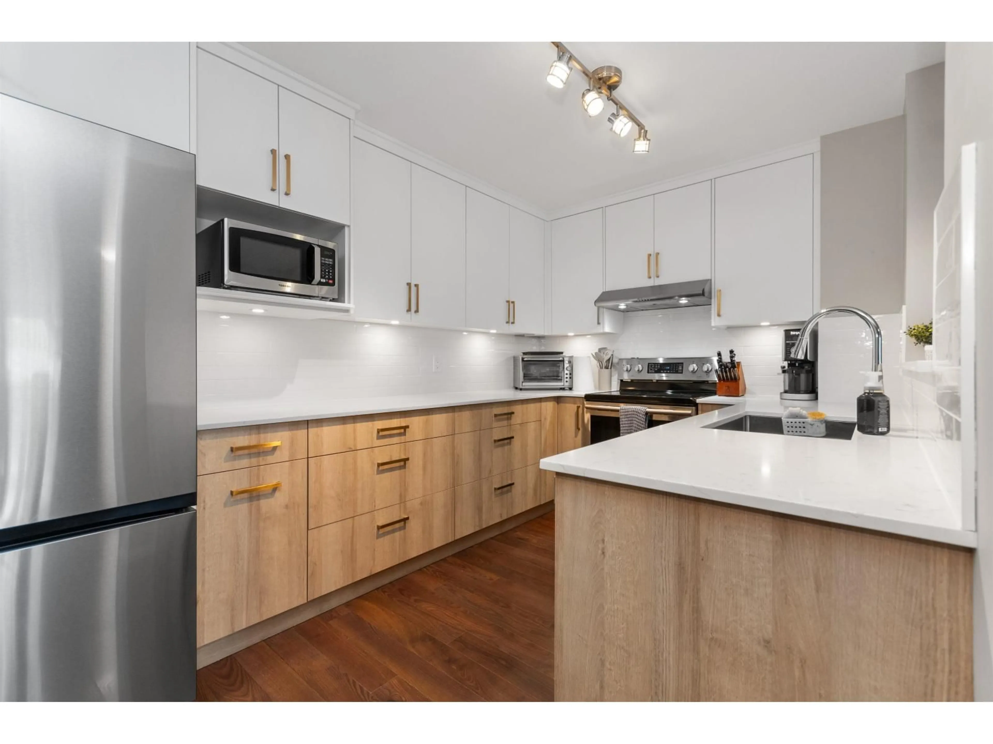 Standard kitchen, wood/laminate floor for 1602 - 5260 GOLDSPRING PLACE, Chilliwack British Columbia V2R5S5