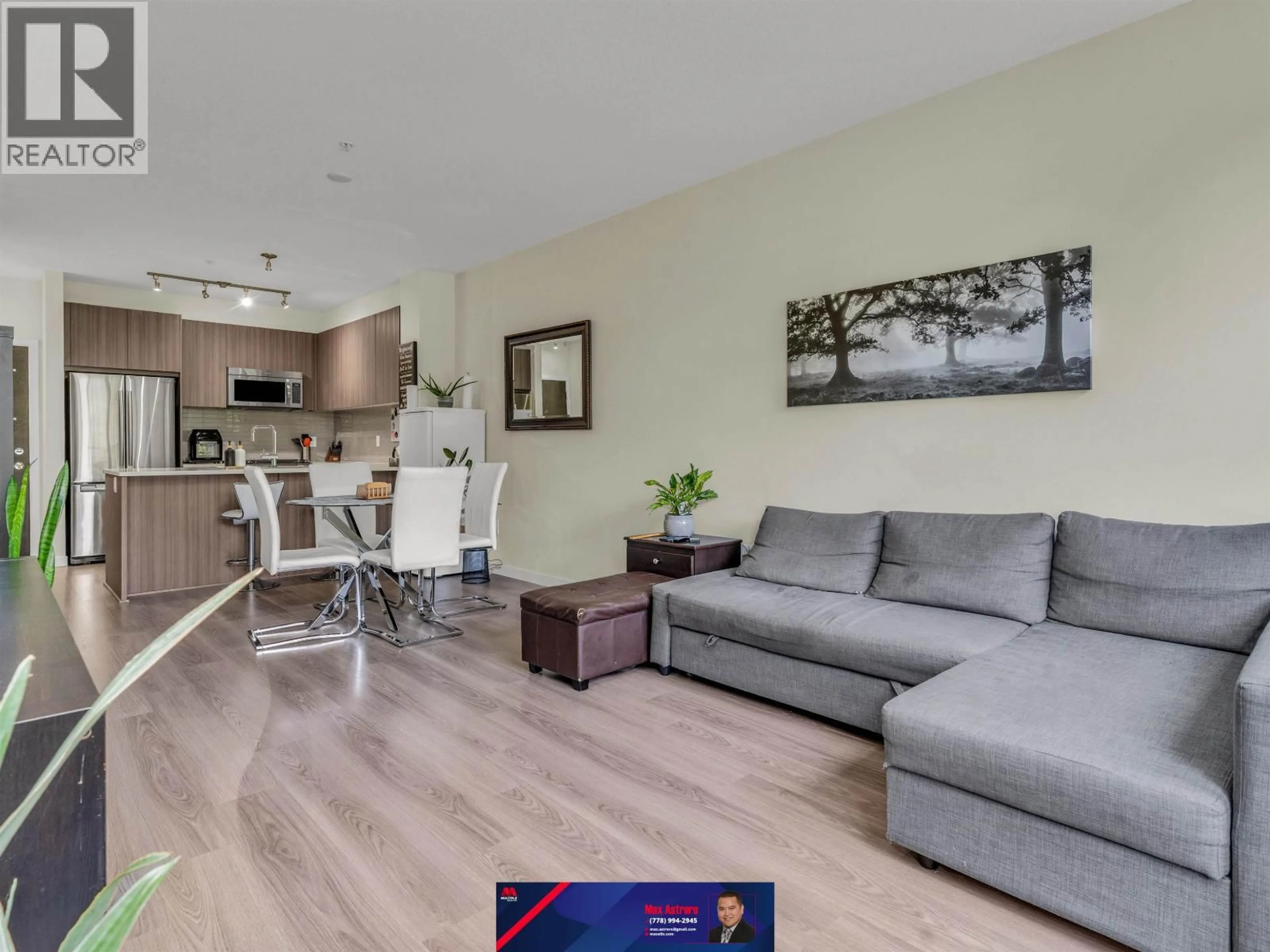 Living room with furniture, wood/laminate floor for 302 - 1151 WINDSOR MEWS, Coquitlam British Columbia V3B0M9