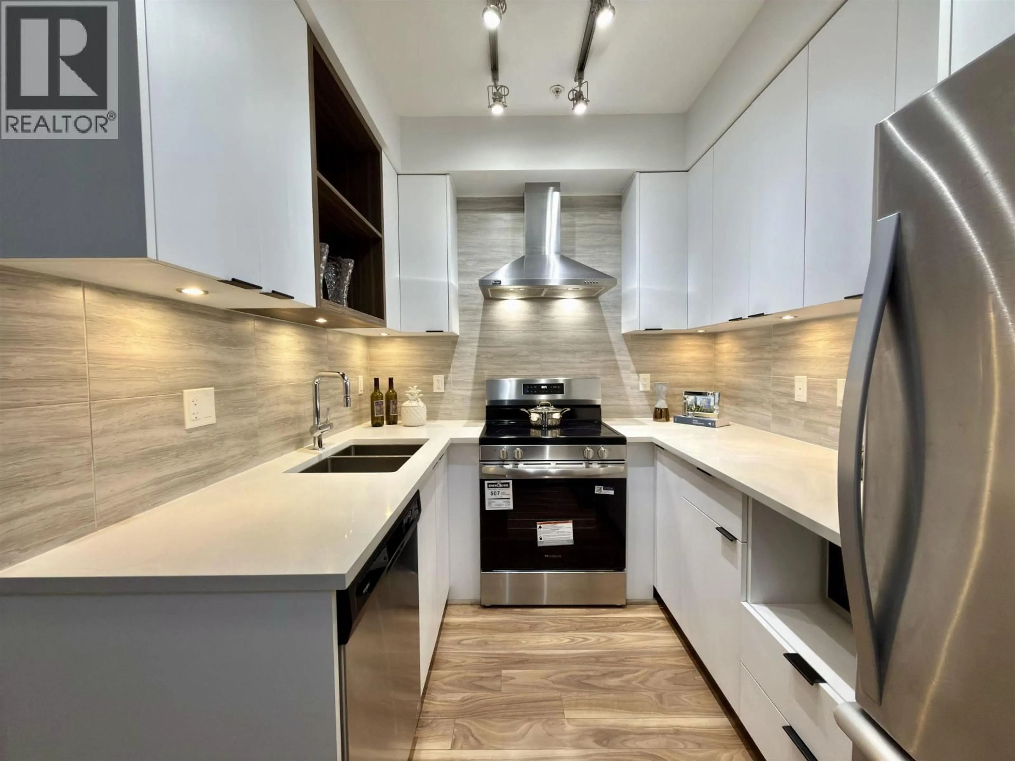 Contemporary kitchen, ceramic/tile floor for 317 - 5355 LANE STREET, Burnaby British Columbia V5H0H1